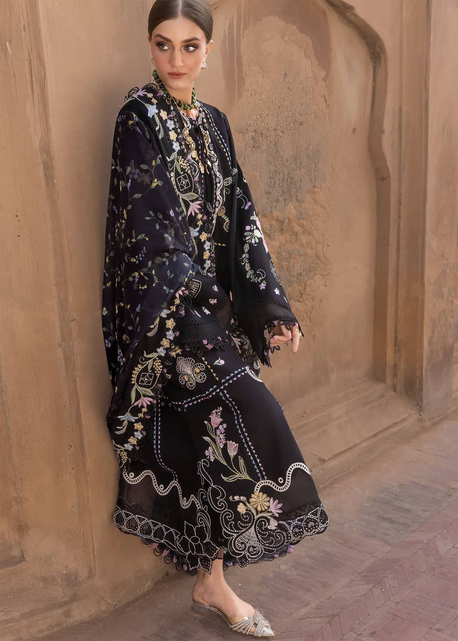 Flow by Crimson 26/FLORAL SERENITY - D1A/Onyx