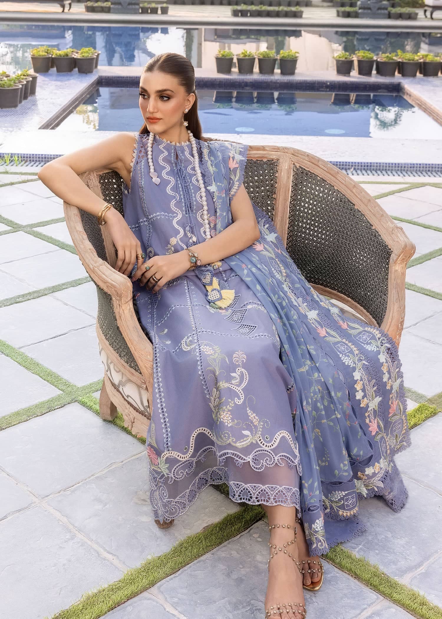 img_flow_by_crimson_awwal_boutique