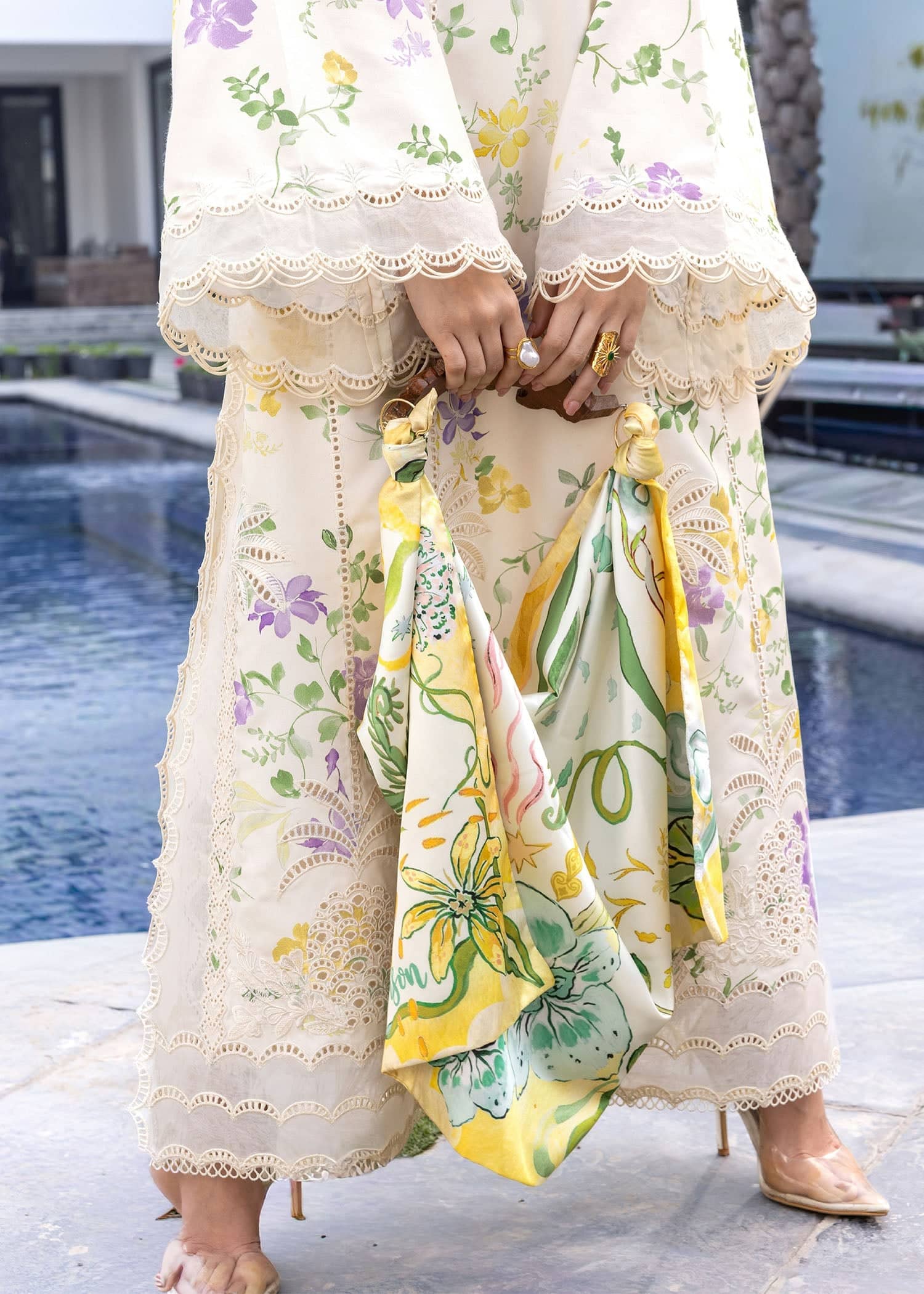 img_flow_by_crimson_awwal_boutique