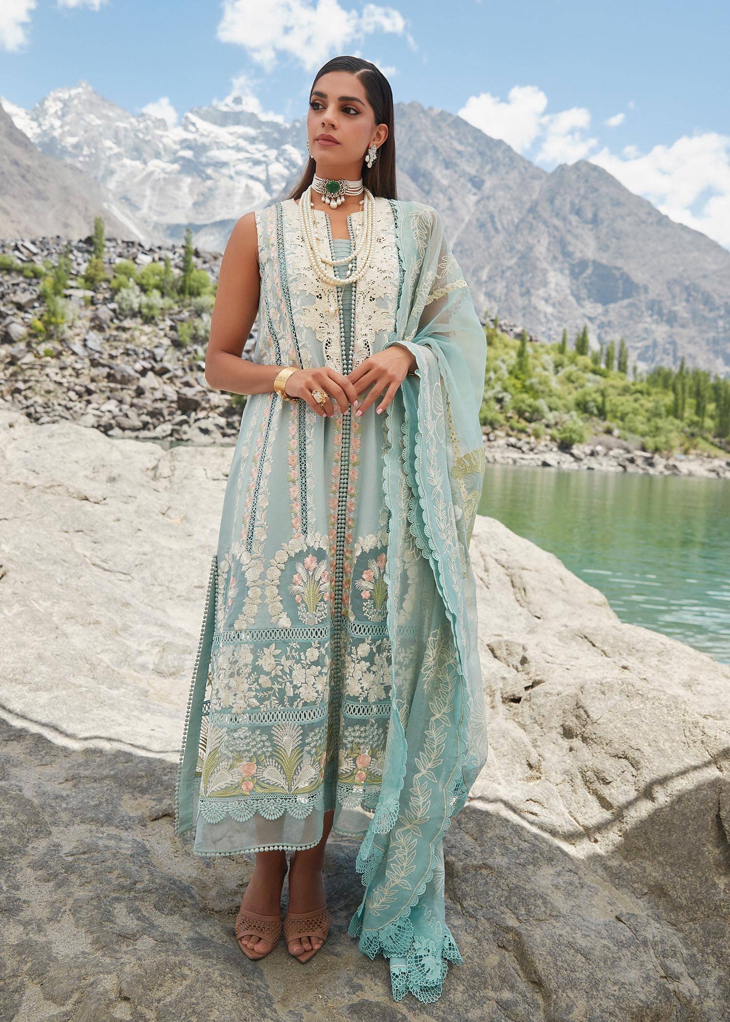 img_crimson_lawn_23_awwal_boutique