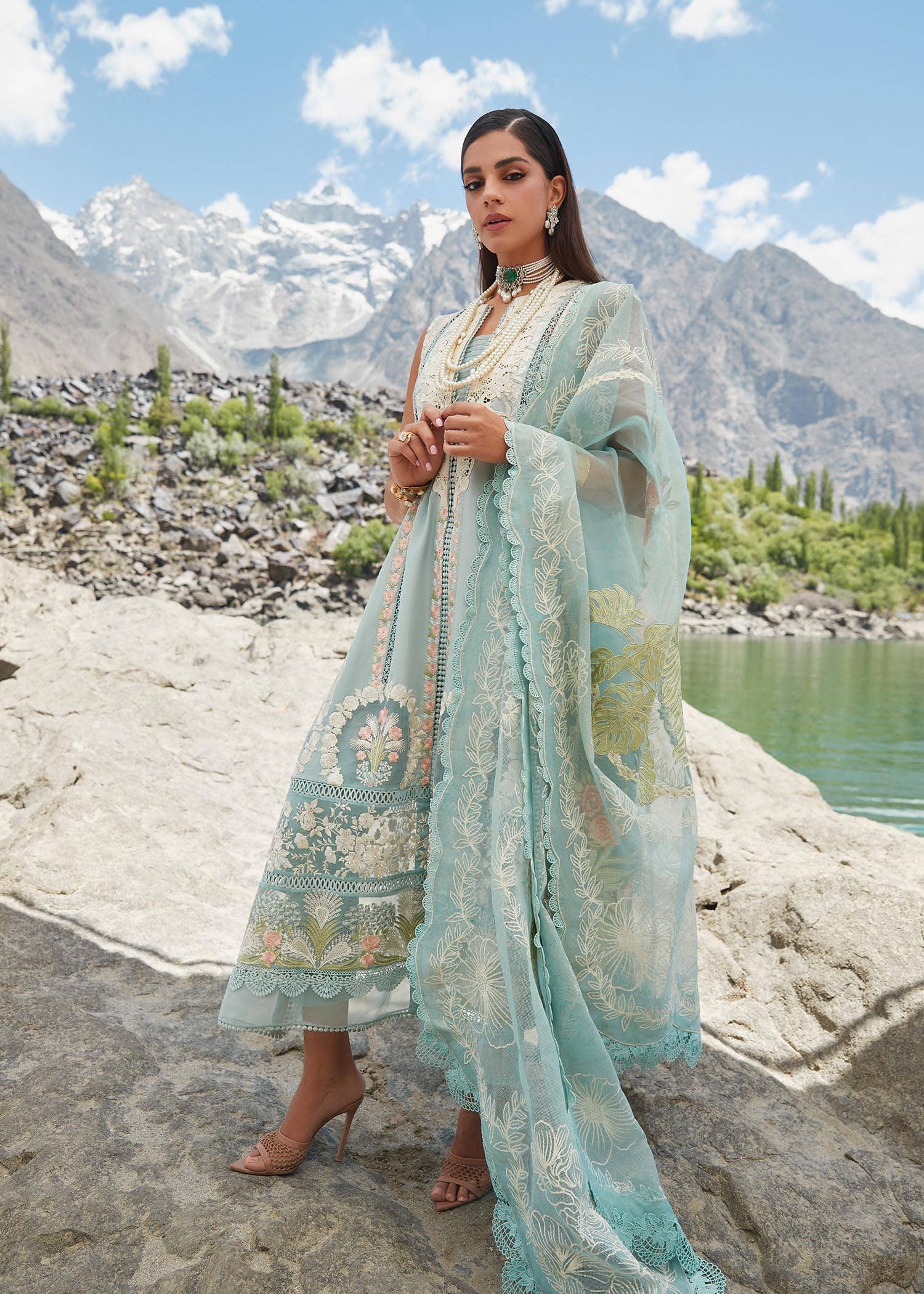 img_crimson_lawn_23_awwal_boutique