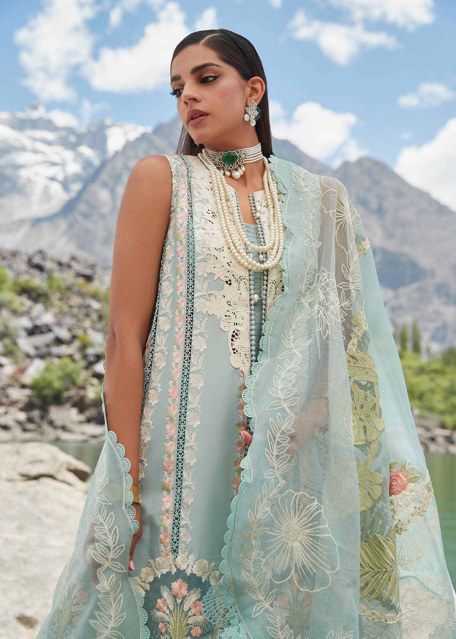 img_crimson_lawn_23_awwal_boutique