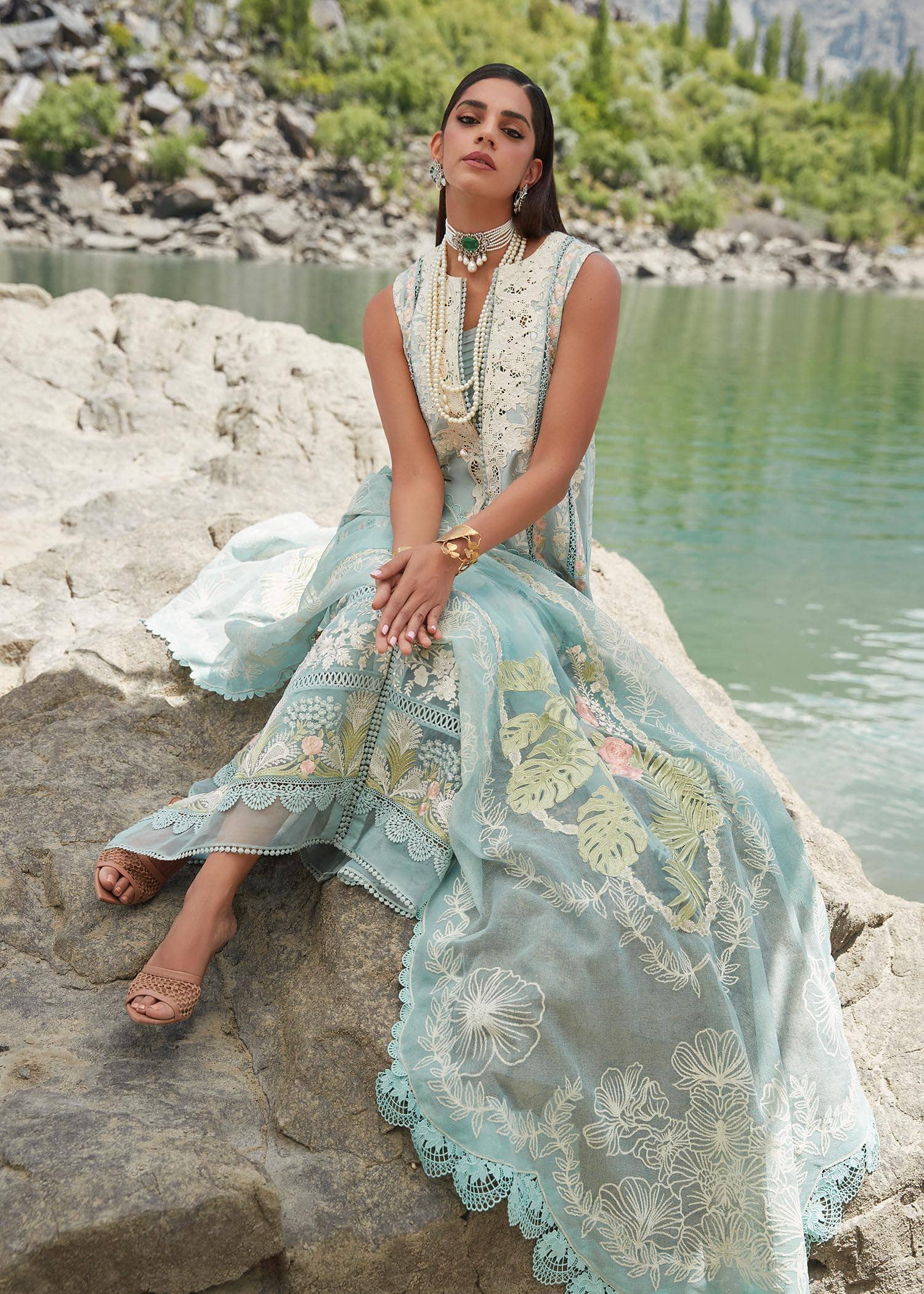 Restocked/Crimson Luxury Lawn 23/Vol 2/Chikkankari Affair - D2 A