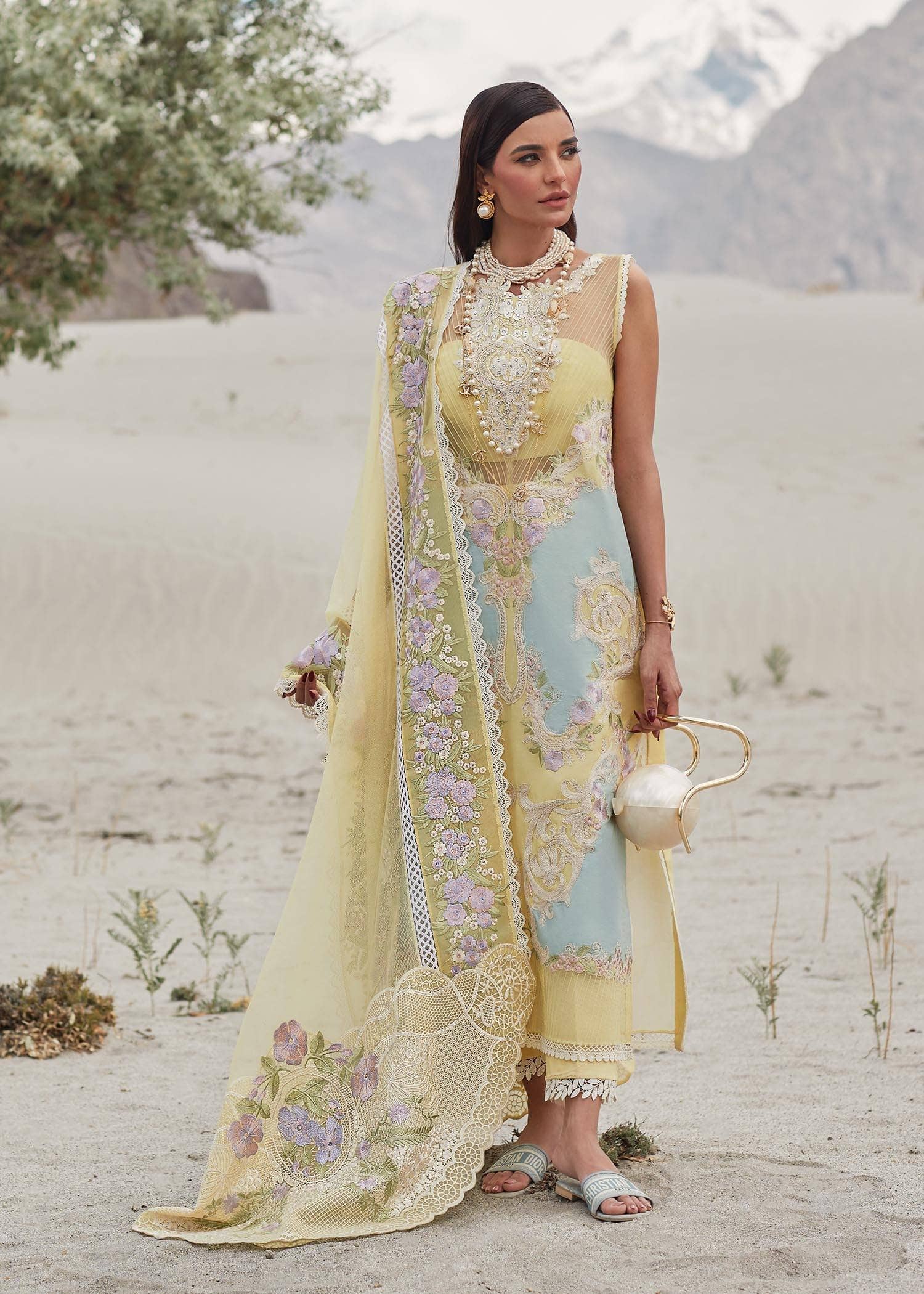 img_crimson_lawn_23_awwal_boutique