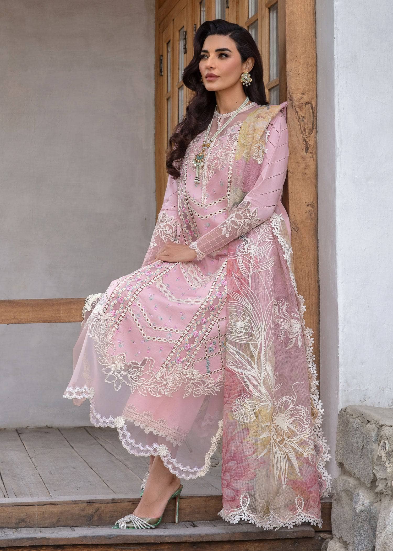 img_crimson_lawn_24_awwal_boutique