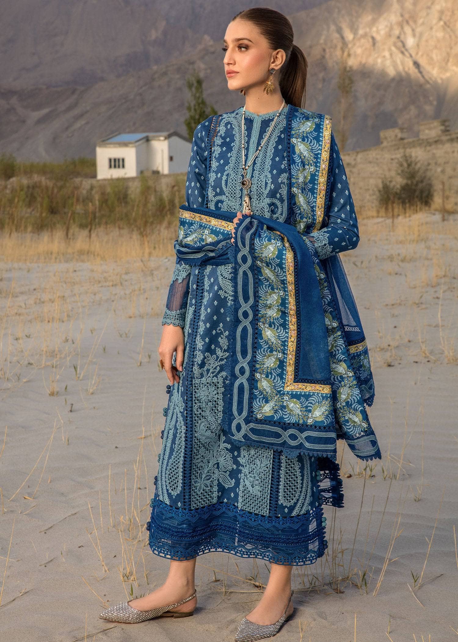img_crimson_lawn_24_awwal_boutique
