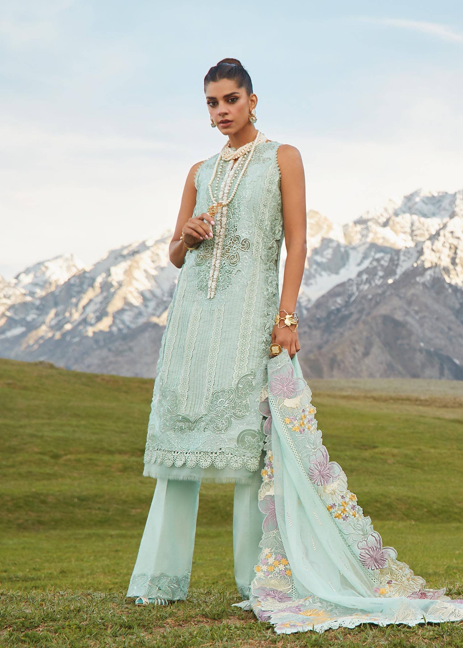 img_crimson_lawn_23_awwal_boutique