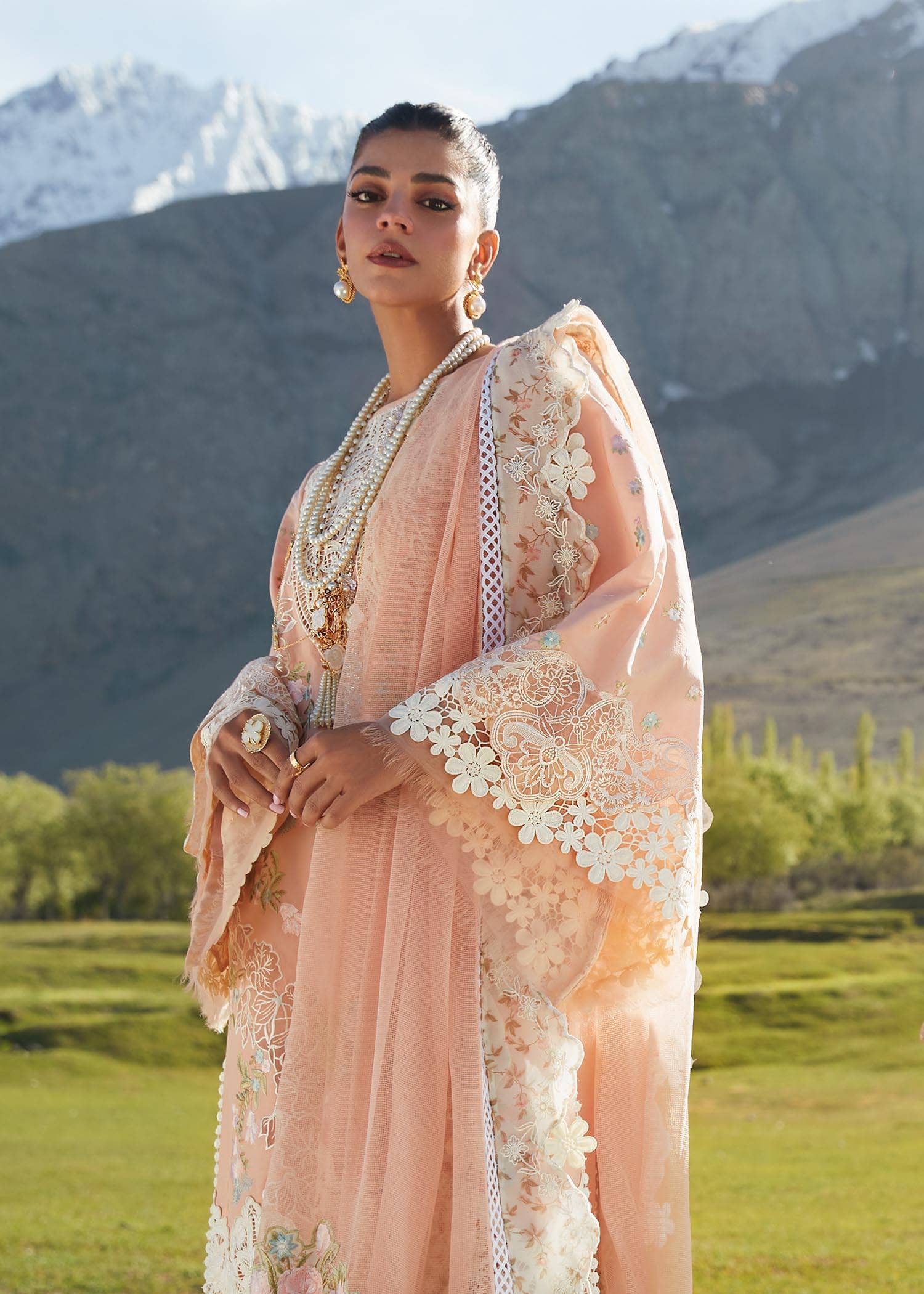 img_crimson_lawn_23_awwal_boutique