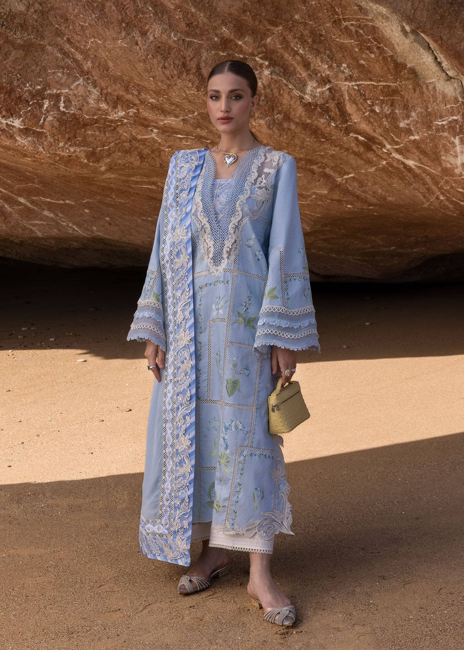 img_crimson_lawn_awwal_boutique