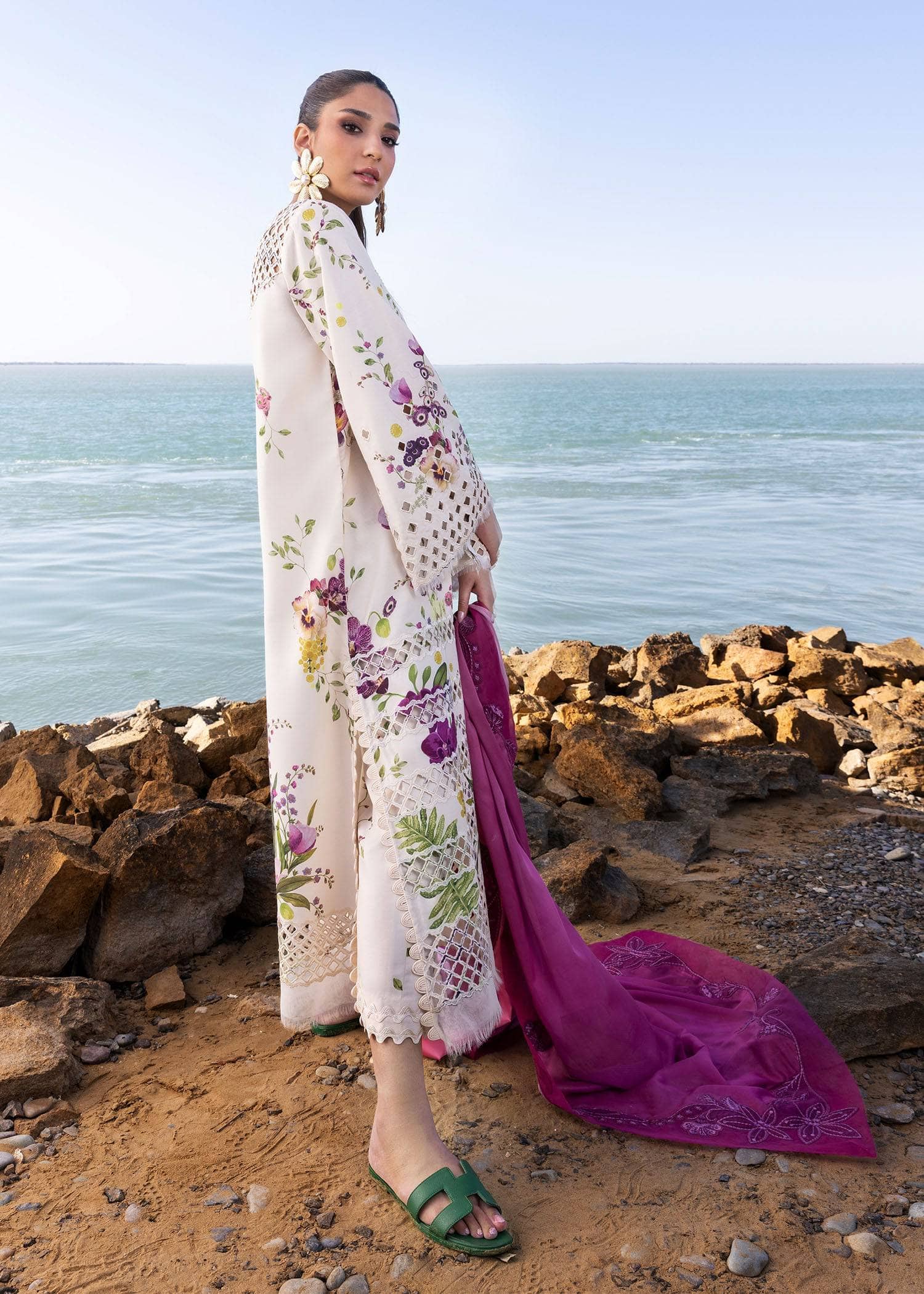 img_crimson_lawn_awwal_boutique