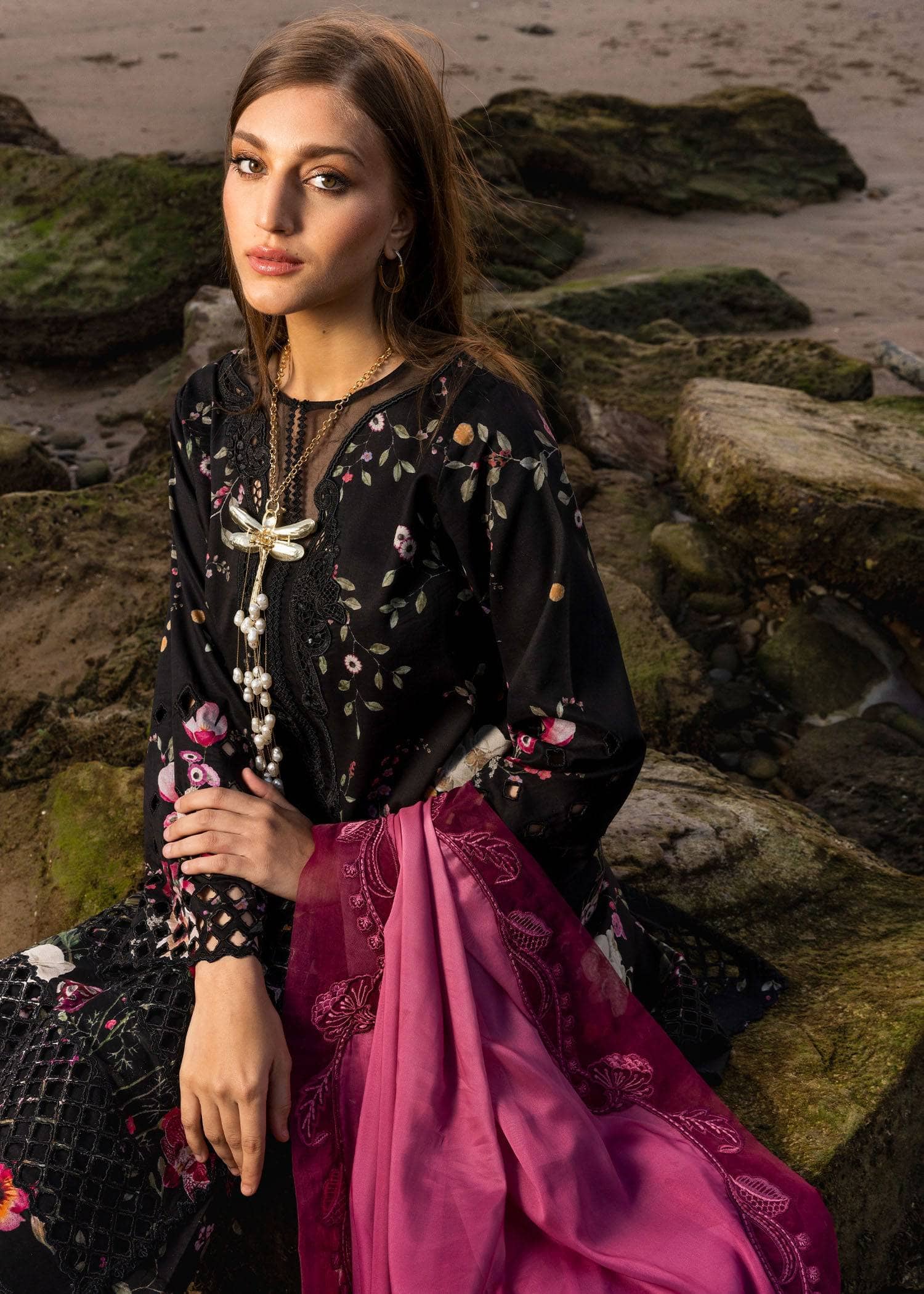 img_crimson_lawn_awwal_boutique