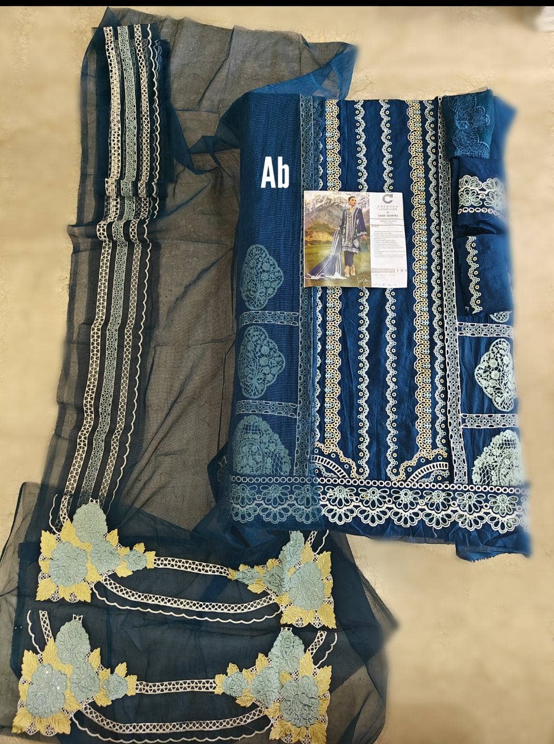 img_crimson_lawn_saira_shakira-awwal_boutique