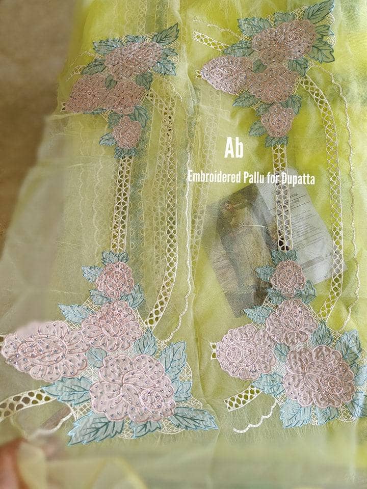 img_open_pic_crimson_lawn_awwal_boutique