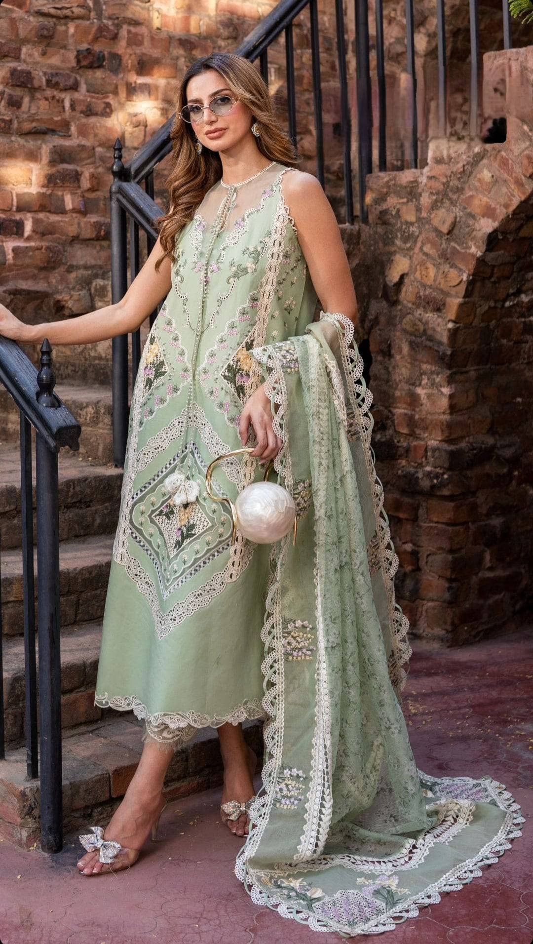 img_crimson_lawn_awwal_boutique