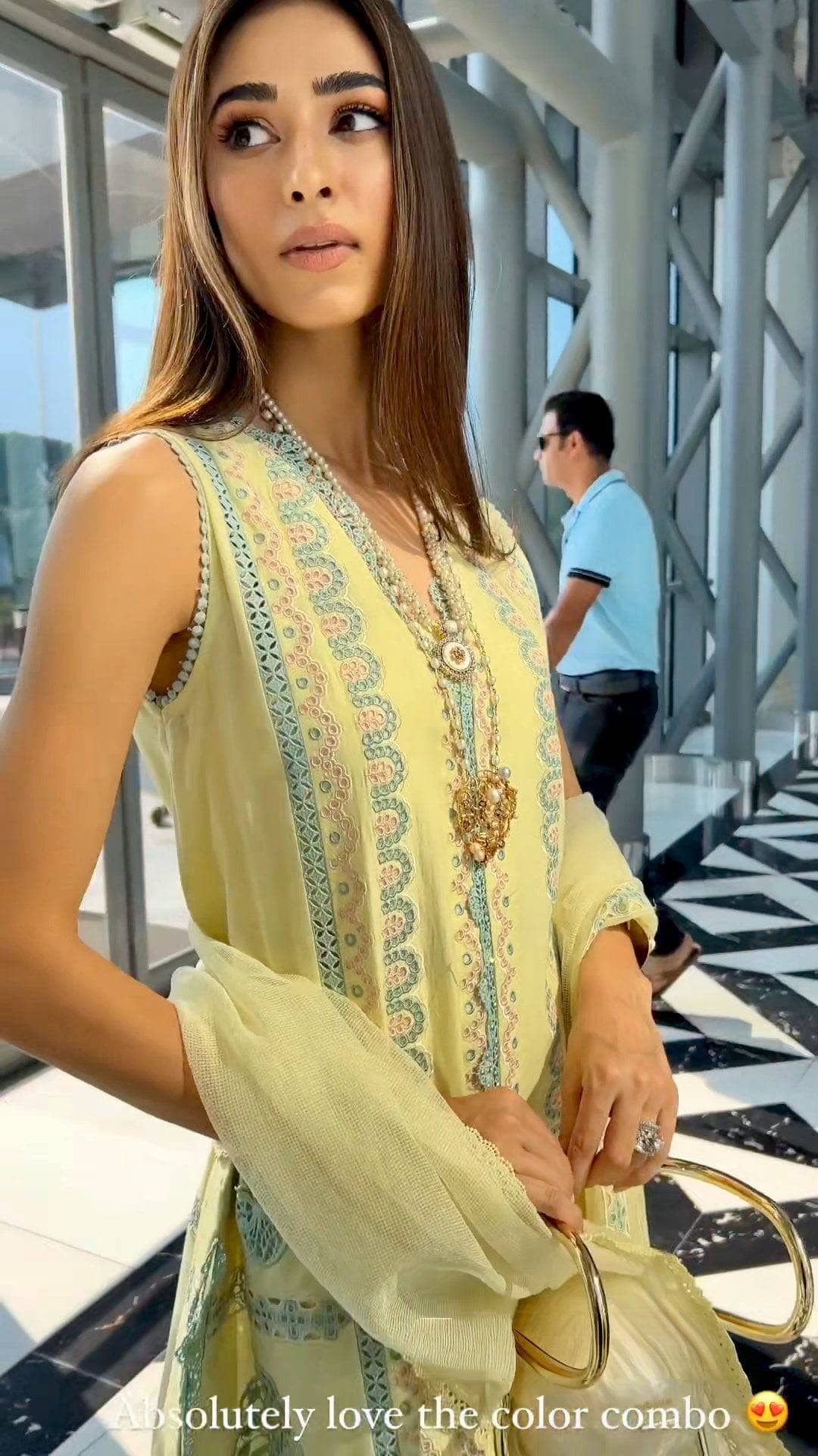 Spotted in Crimson/Medley of Lace/7 B/Lemon