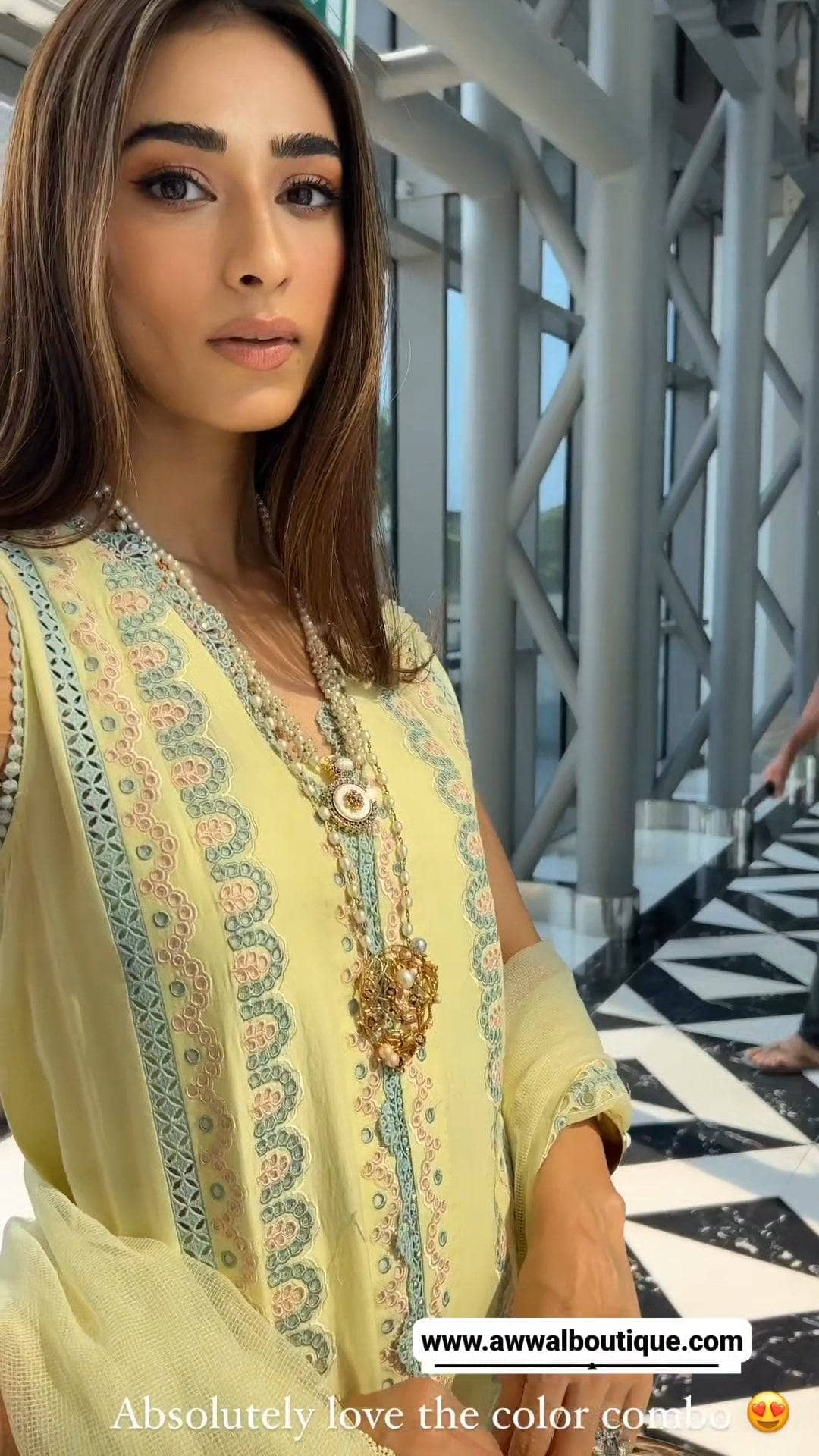 Spotted in Crimson/Medley of Lace/7 B/Lemon