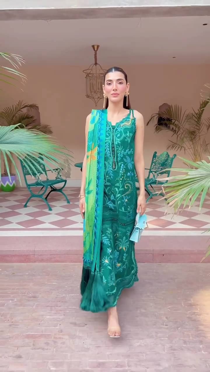 Spotted in Flow by Crimson 26/BEAUTY IN BLOOM - D3B/Emerald