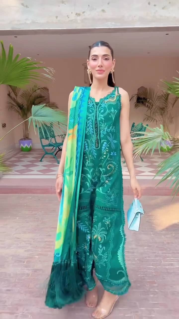 Spotted in Flow by Crimson 26/BEAUTY IN BLOOM - D3B/Emerald