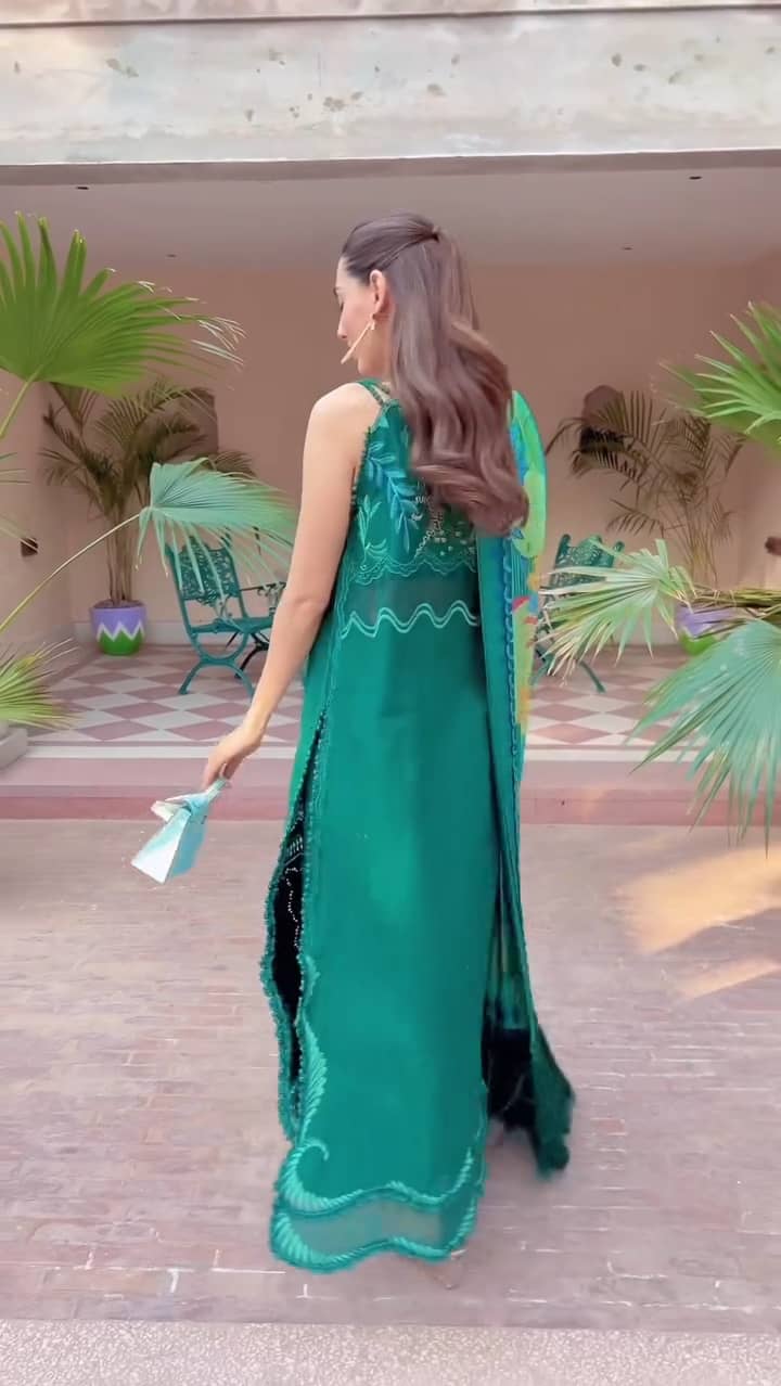 Spotted in Flow by Crimson 26/BEAUTY IN BLOOM - D3B/Emerald