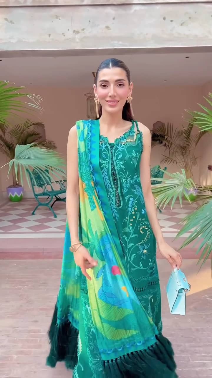 Spotted in Flow by Crimson 26/BEAUTY IN BLOOM - D3B/Emerald