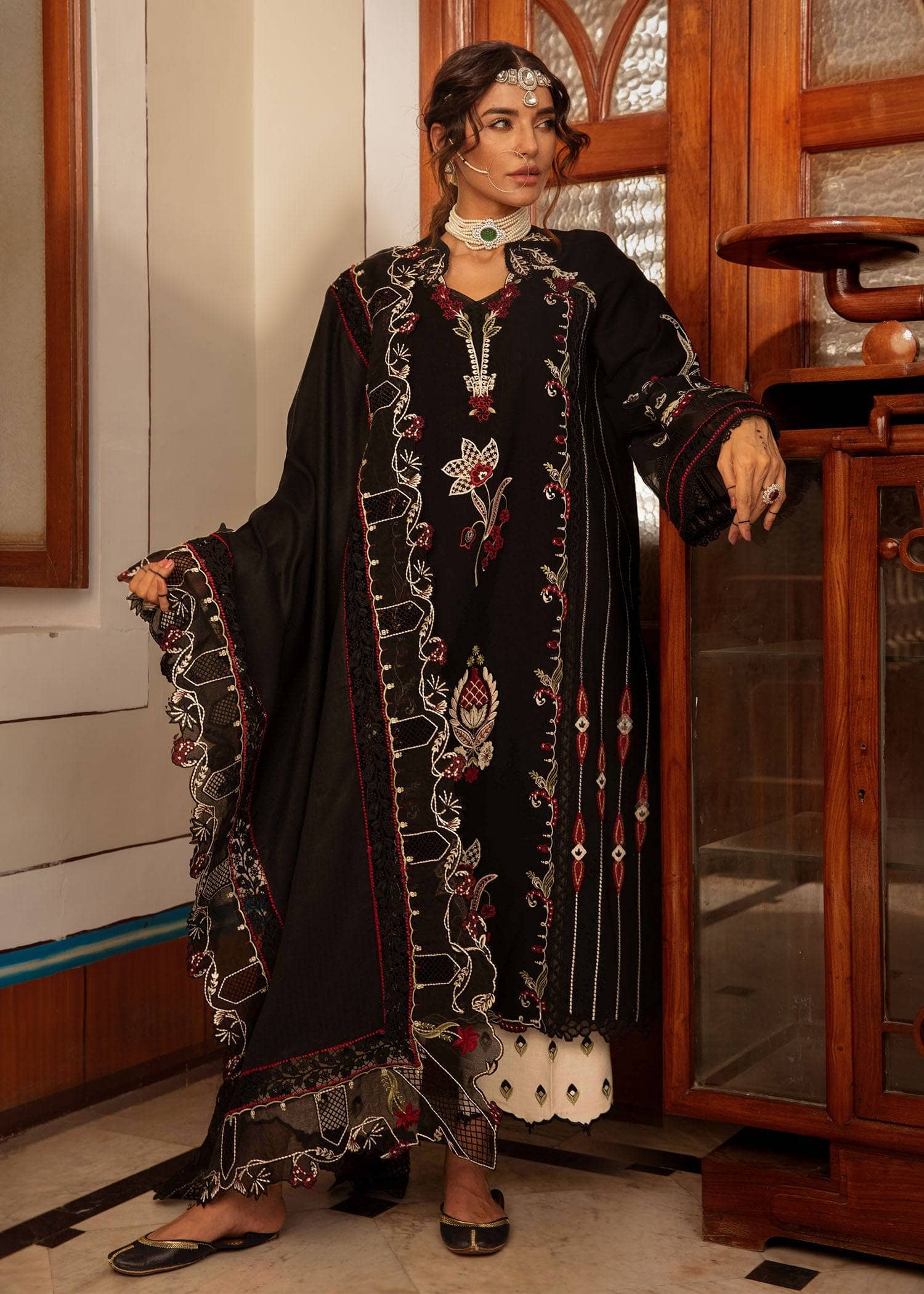 img_crimson_winter_24_awwal_boutique