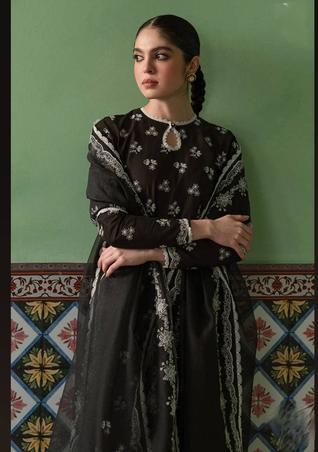 img_cross_stitch_chikankari_lawn_24_awwal_boutique
