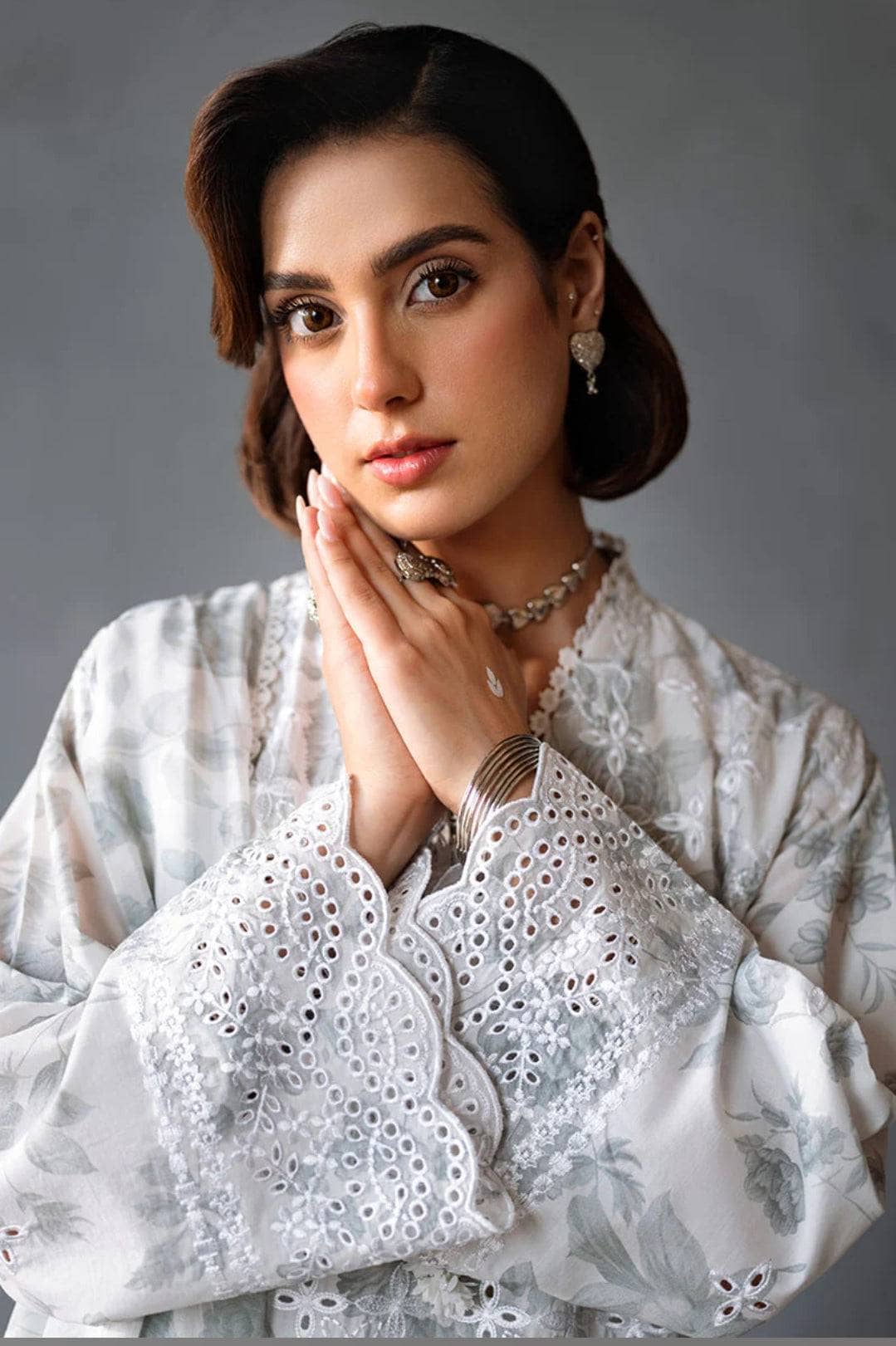 Cross Stitch Luxury Lawns 25/Mesh Bloom/White