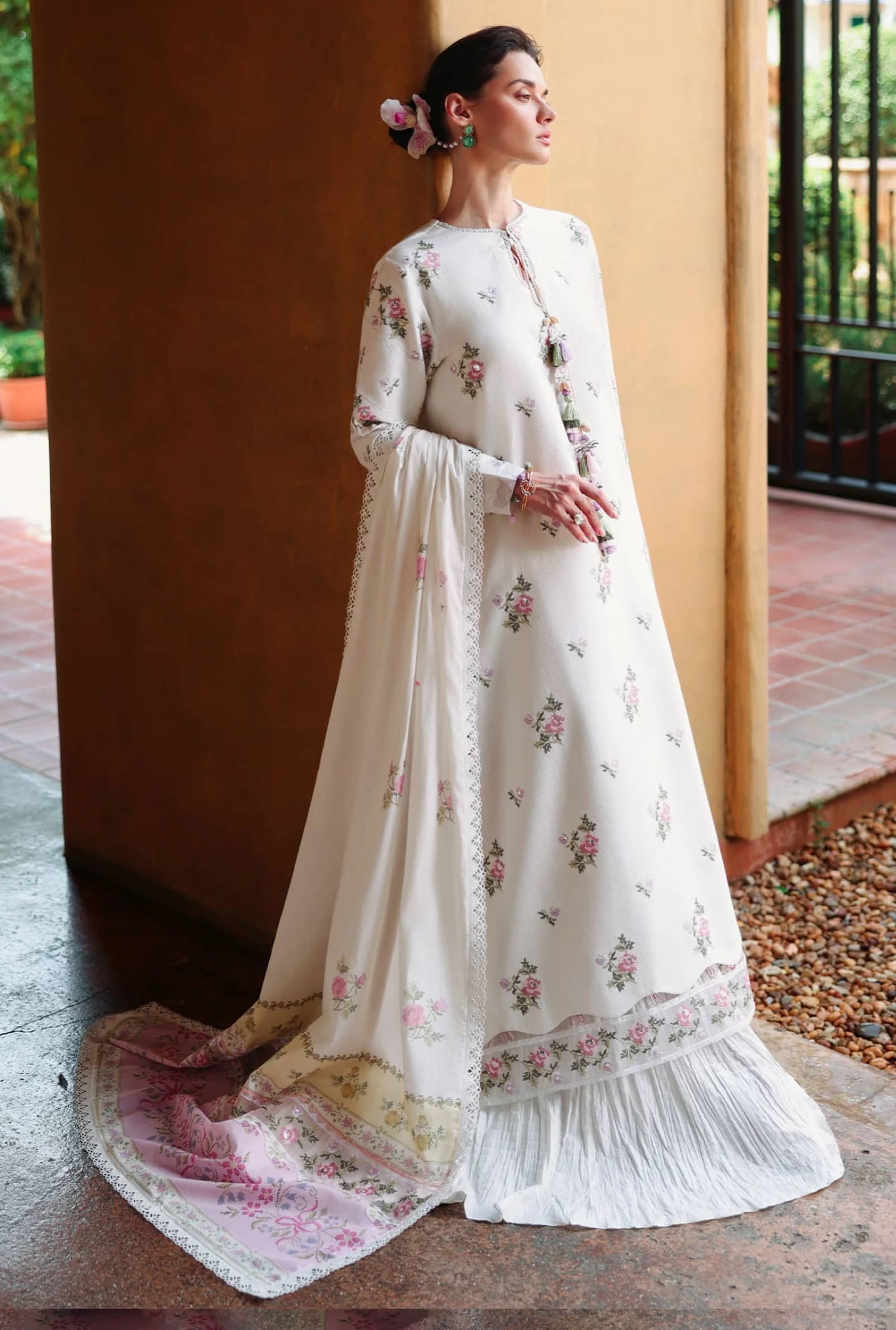 Restocked/Cross Stitch Premium Lawn 26/Garden Ivory/White