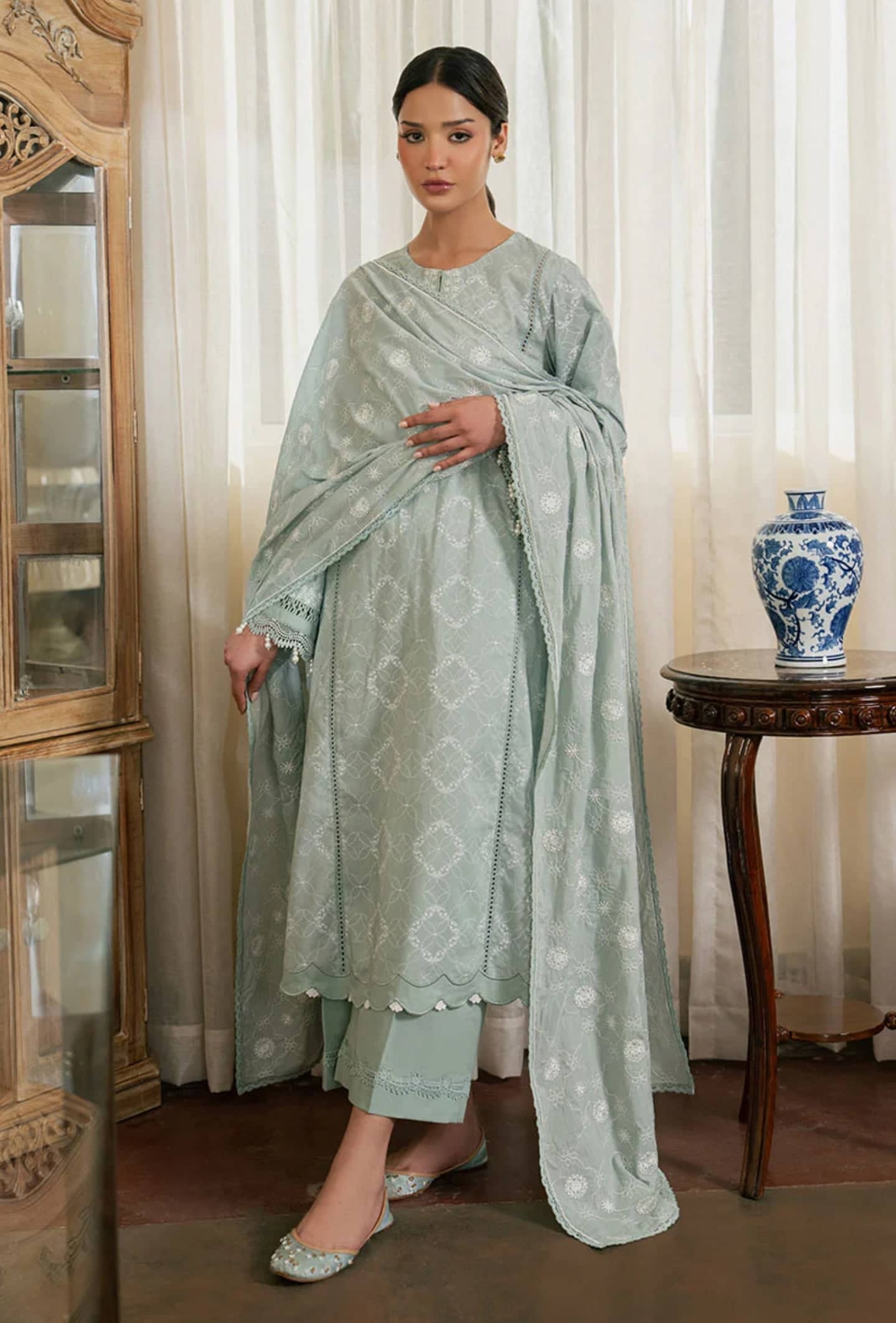 img_cross_stitch_mahiri_lawn_awwal_boutique