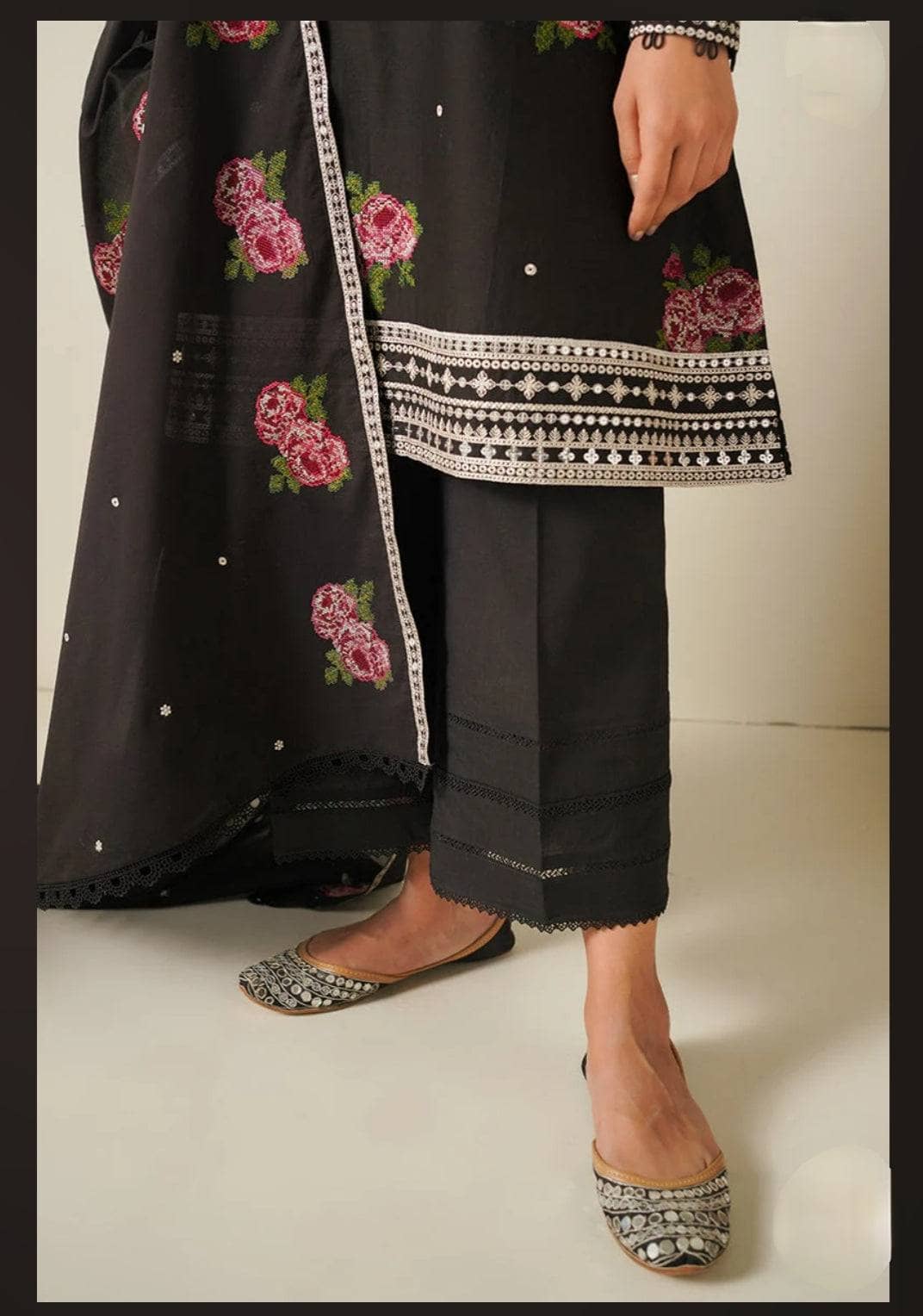 img_cross_stitch_mahiri_awwal_boutique