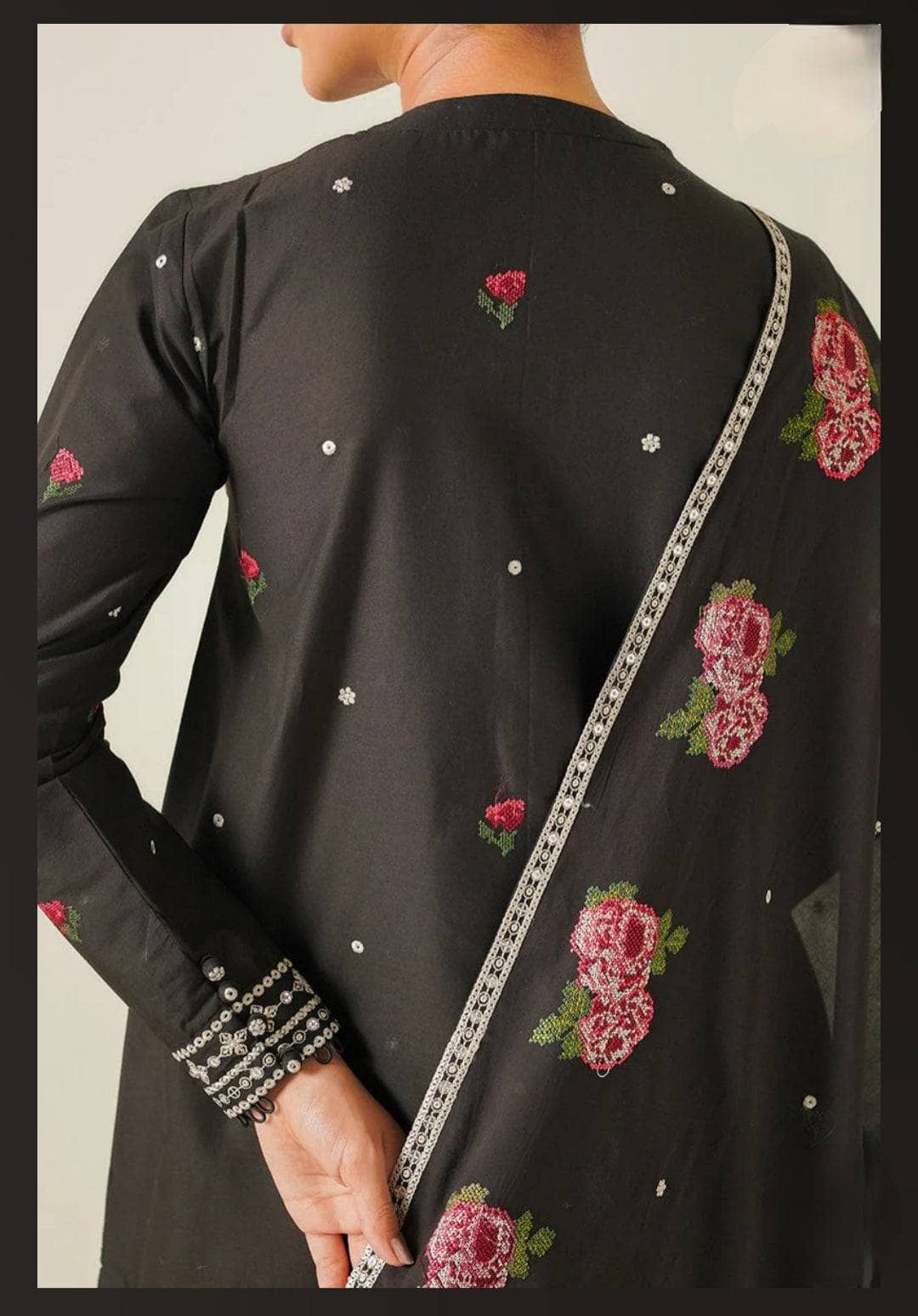 img_cross_stitch_mahiri_awwal_boutique