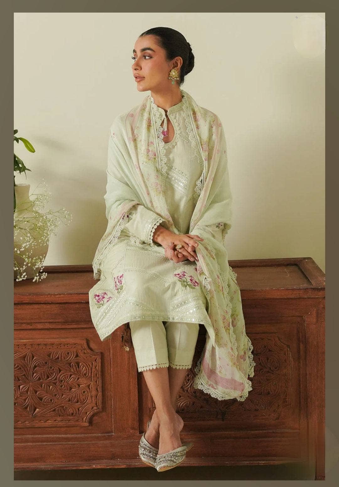 img_cross_stitch_mahiri_awwal_boutique