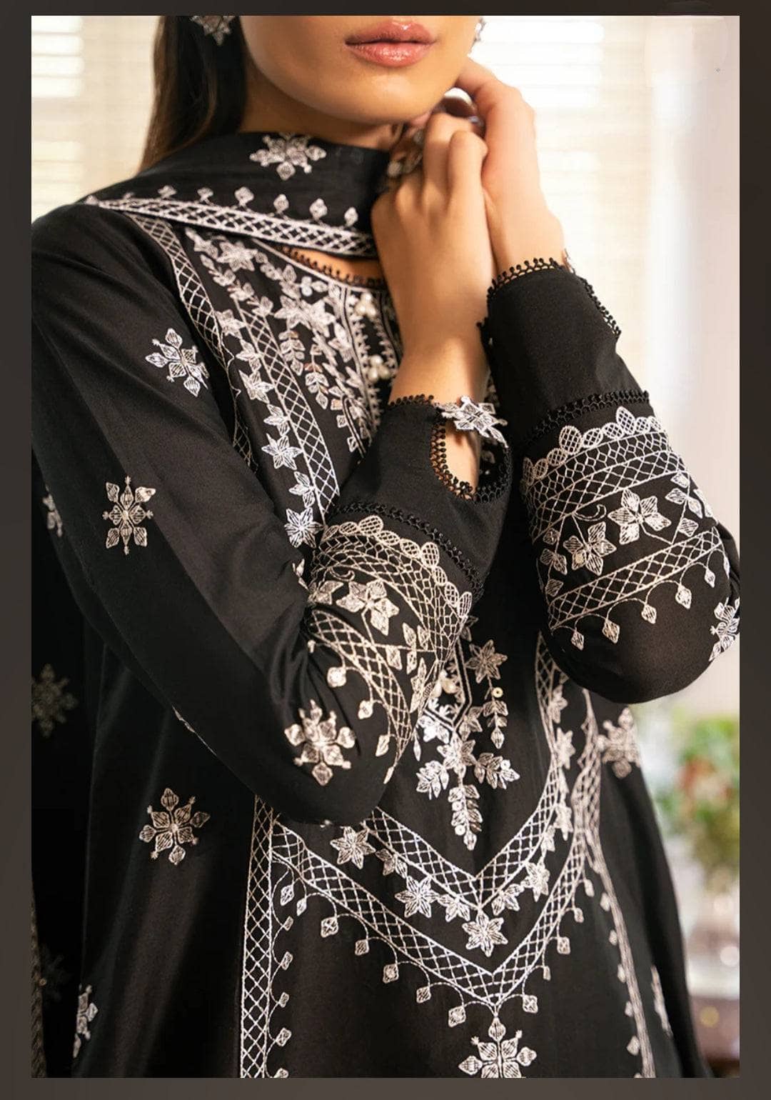 img_cross_stitch_mahiri_lawn_24_awwal_boutique