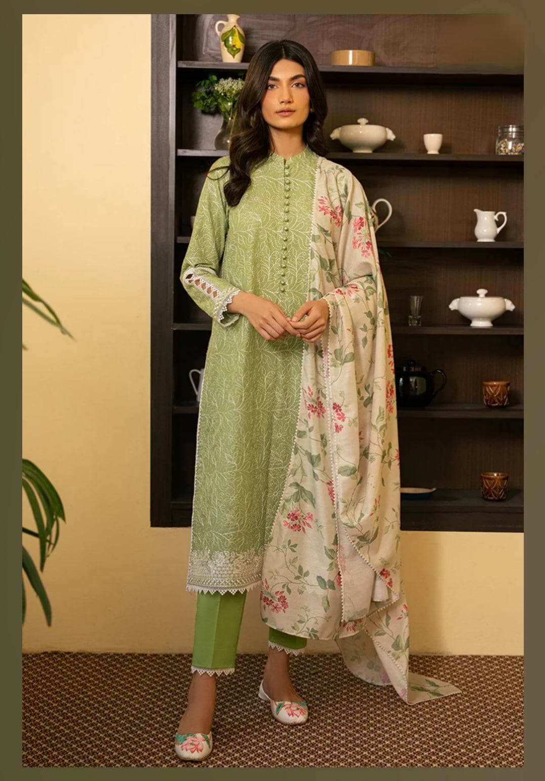 img_cross_stitch_mahiri_lawn_24_awwal_boutique