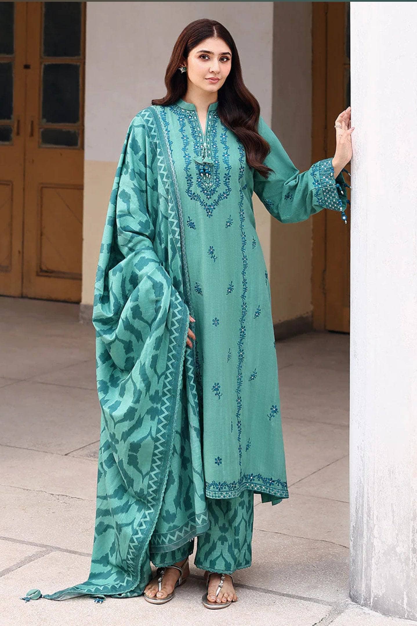 img_cross_stitch_khaddar_awwal_boutique