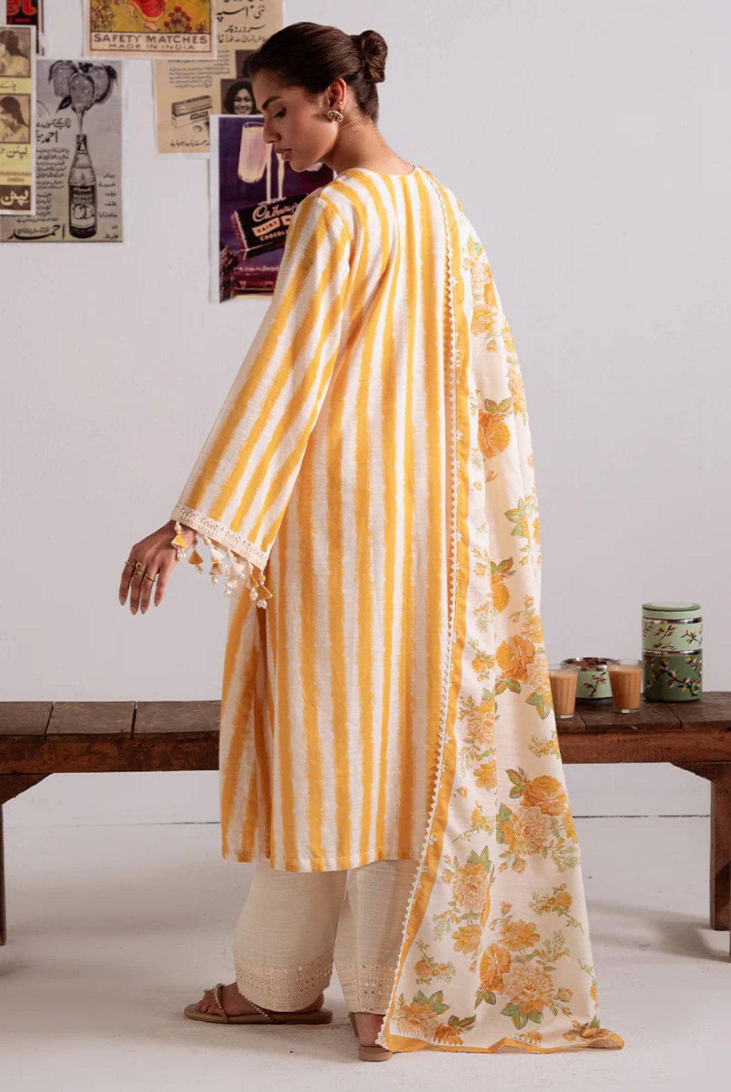 img_cross_stitch_khaddar_awwal_boutique