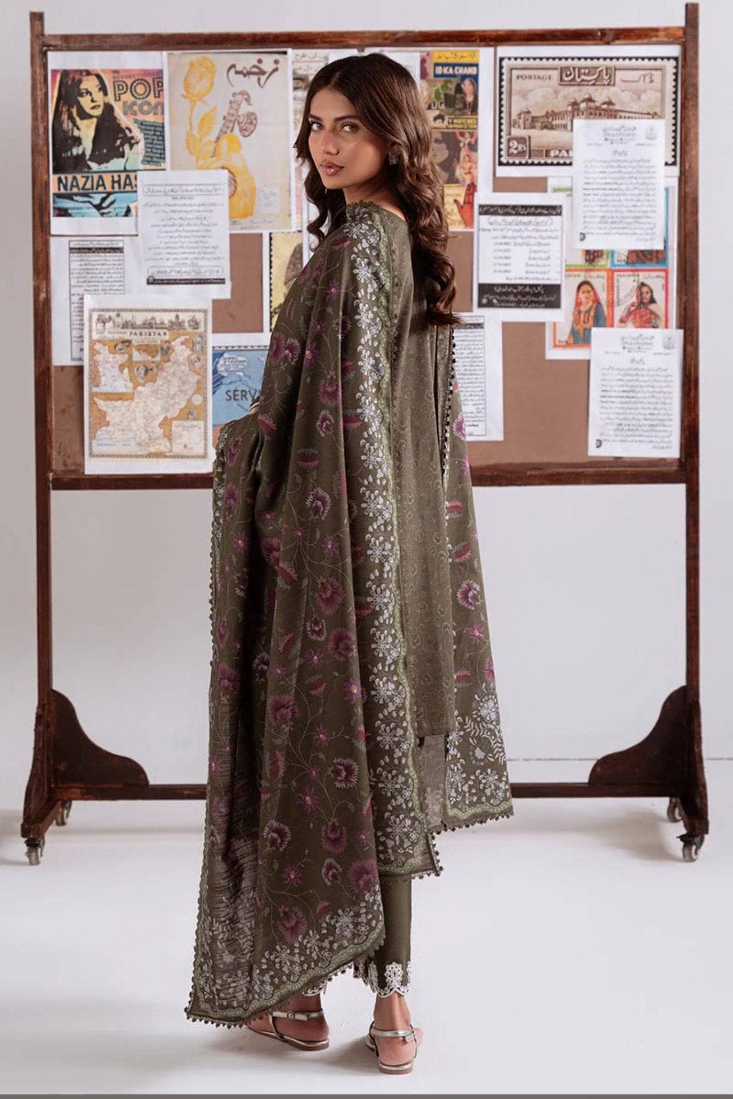 img_cross_stitch_khaddar_awwal_boutique