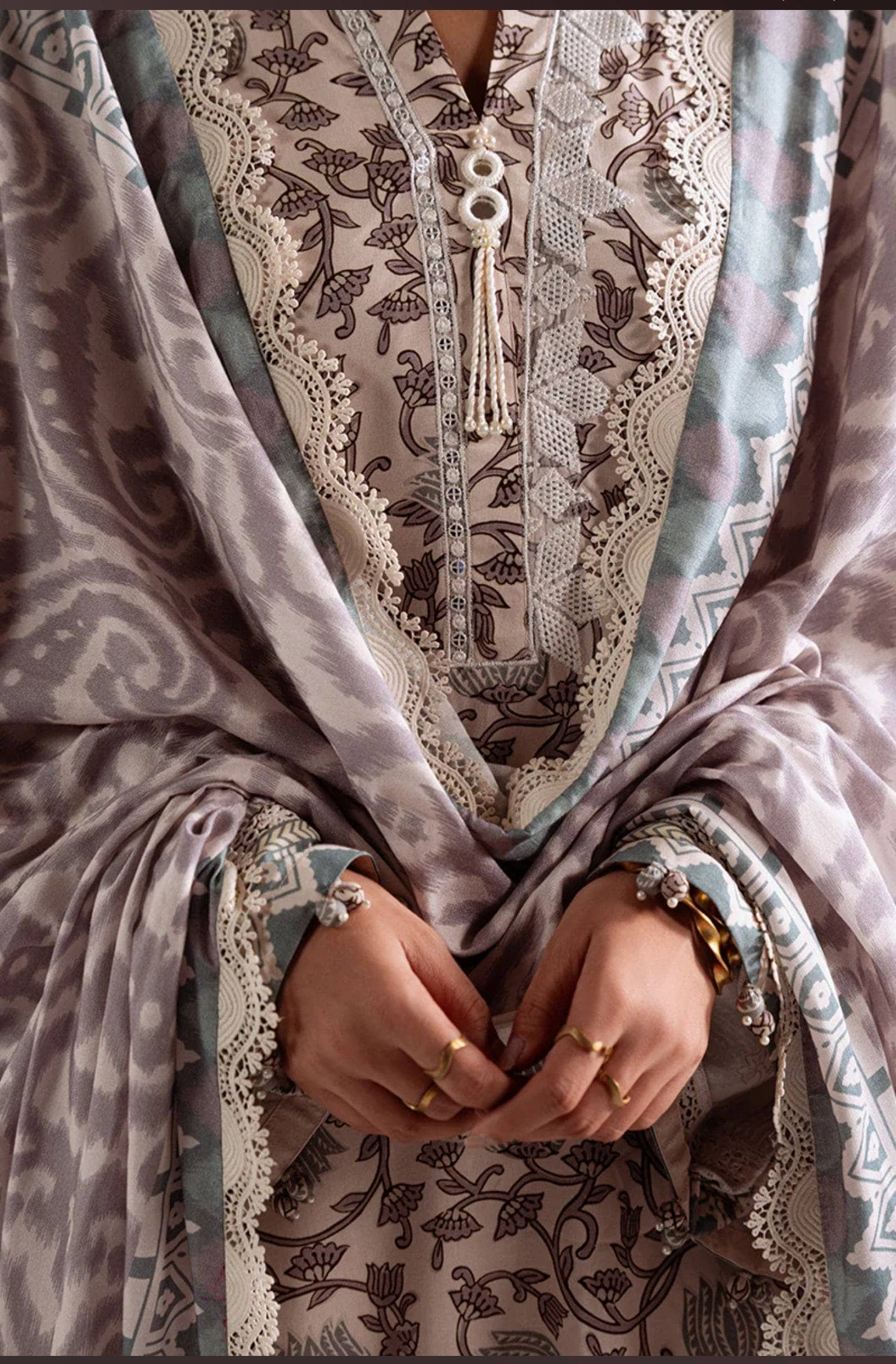 img_cross_stitch_linen_awwal_boutique