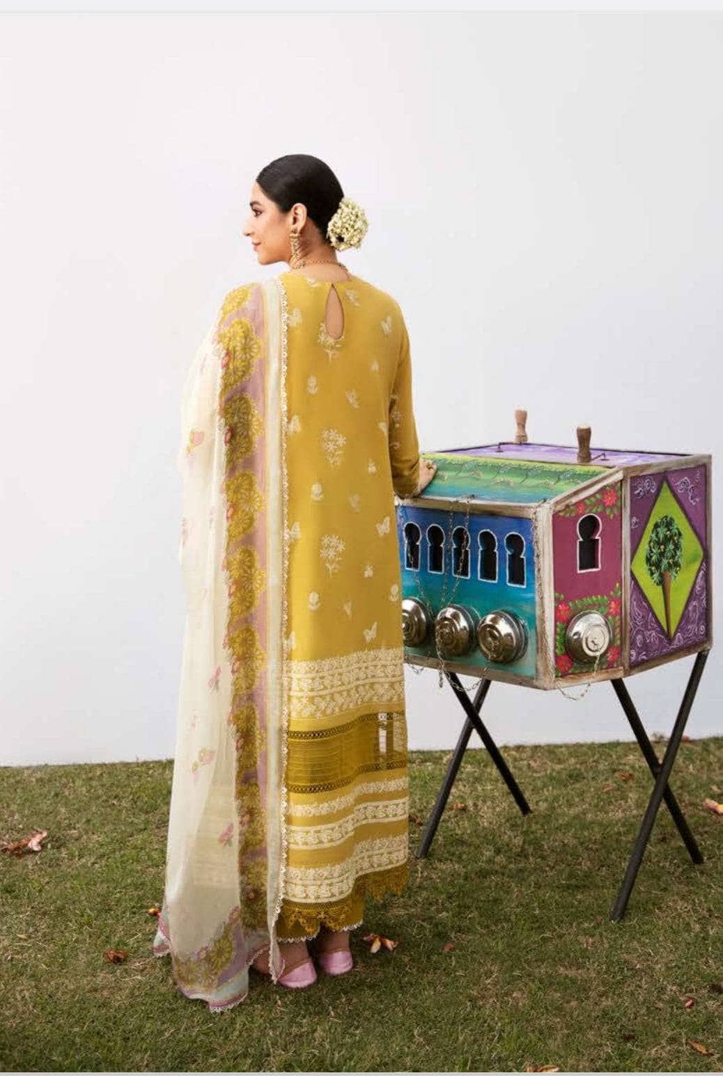 img_cross_stitch_eid_lawn_23_awwal_boutique