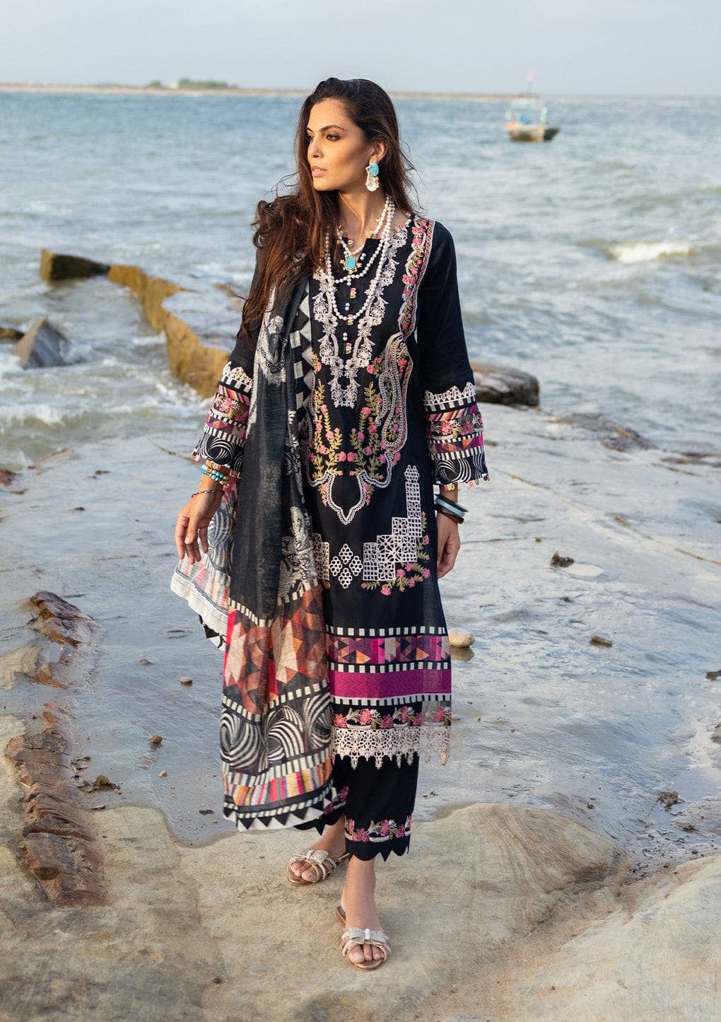 img_elaf_signature_lawn_23_awwal_boutique