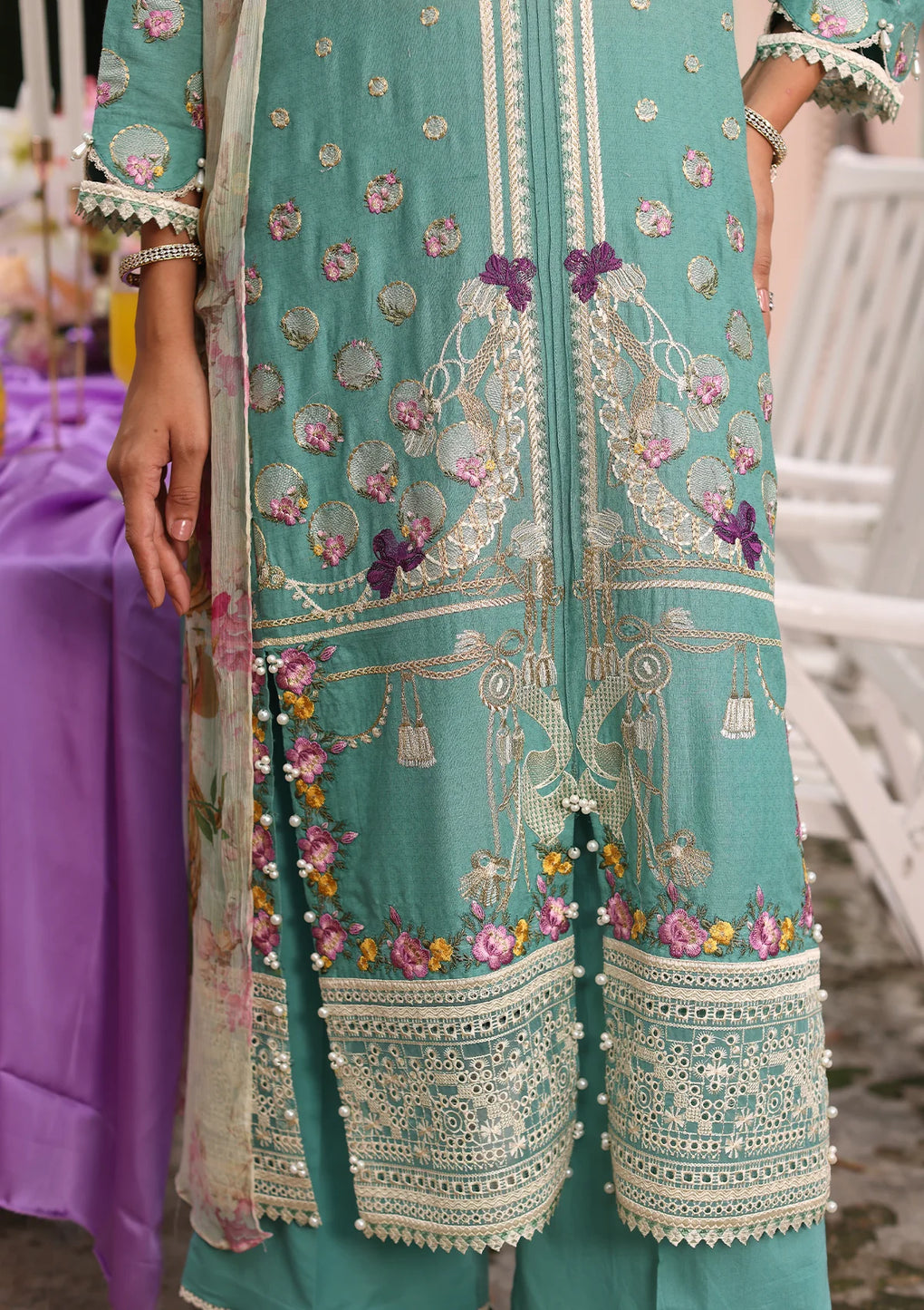 img_luxe_by_elaf_lawn_23_awwal_boutique
