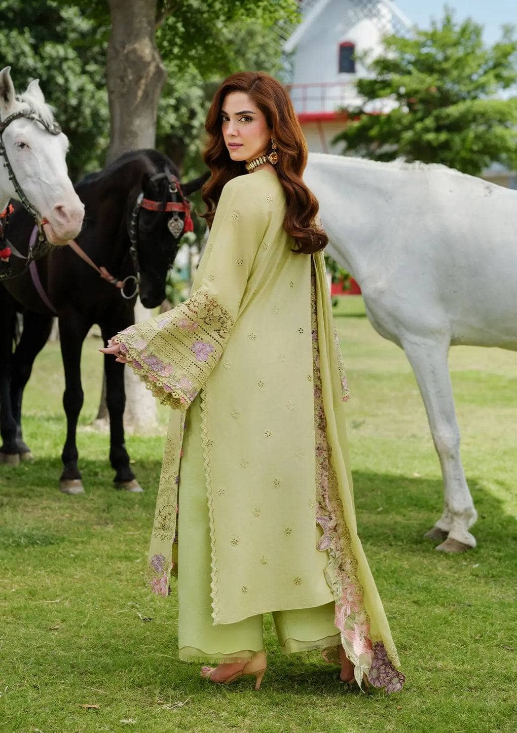 img_elaf_luxury_lawn_awwal_boutique