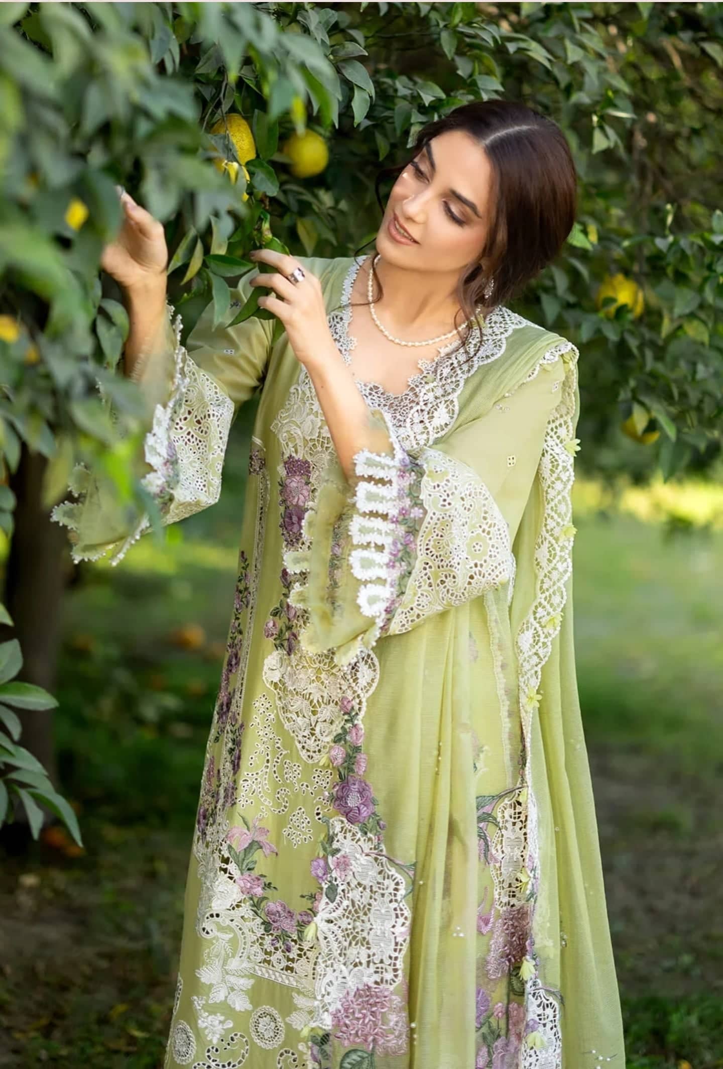 img_elaf_premium_lawn_awwal_boutique