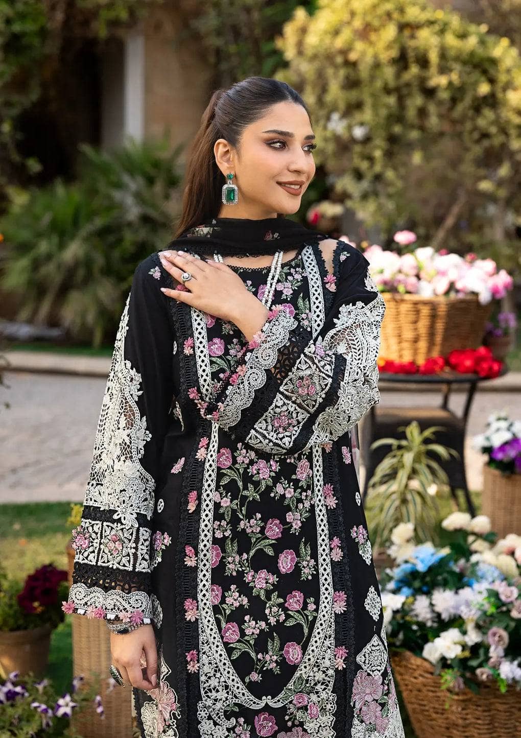 Elaf Premium Luxury Lawn 25/ELM-04 MAHJABEEN/Black
