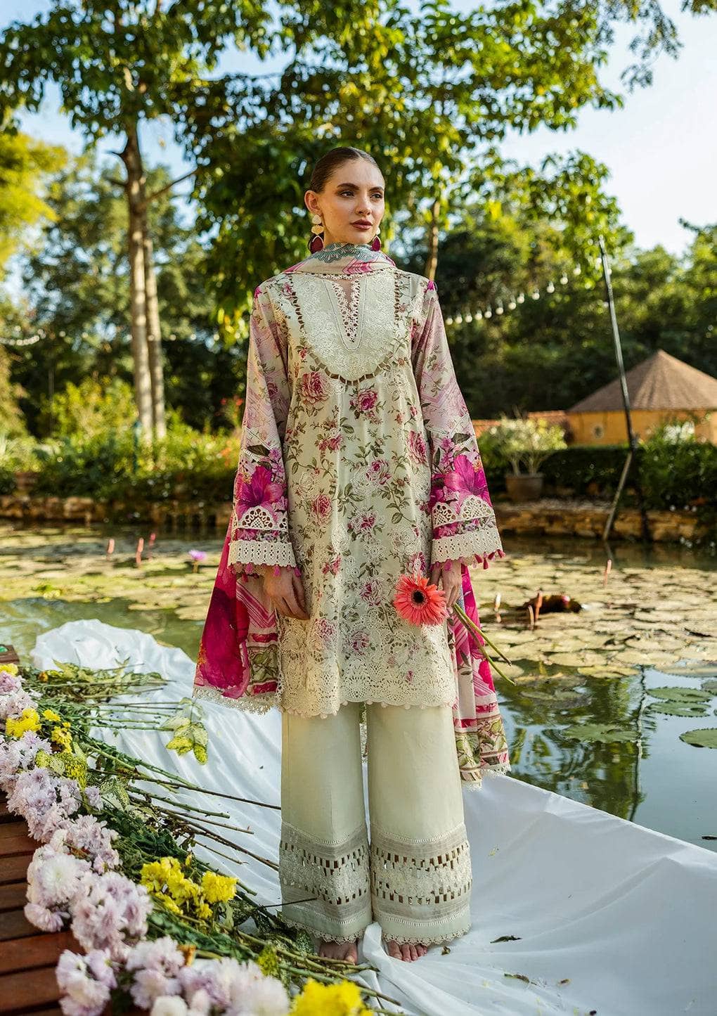 img_elaf_chikankari_awwal_boutique