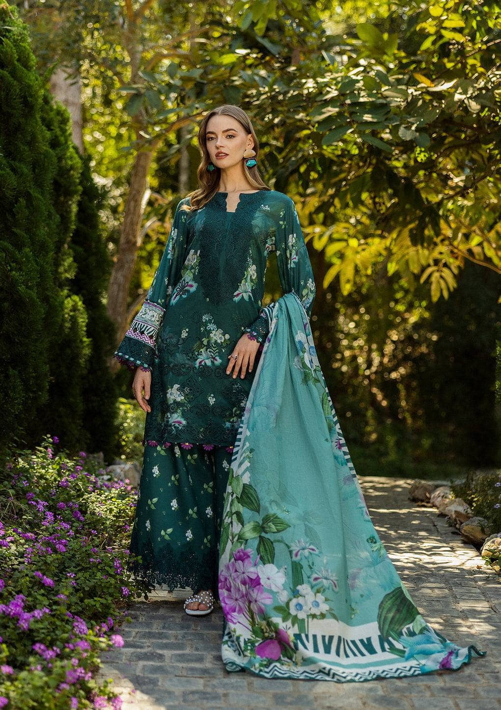 img_elaf_chikankari_awwal_boutique