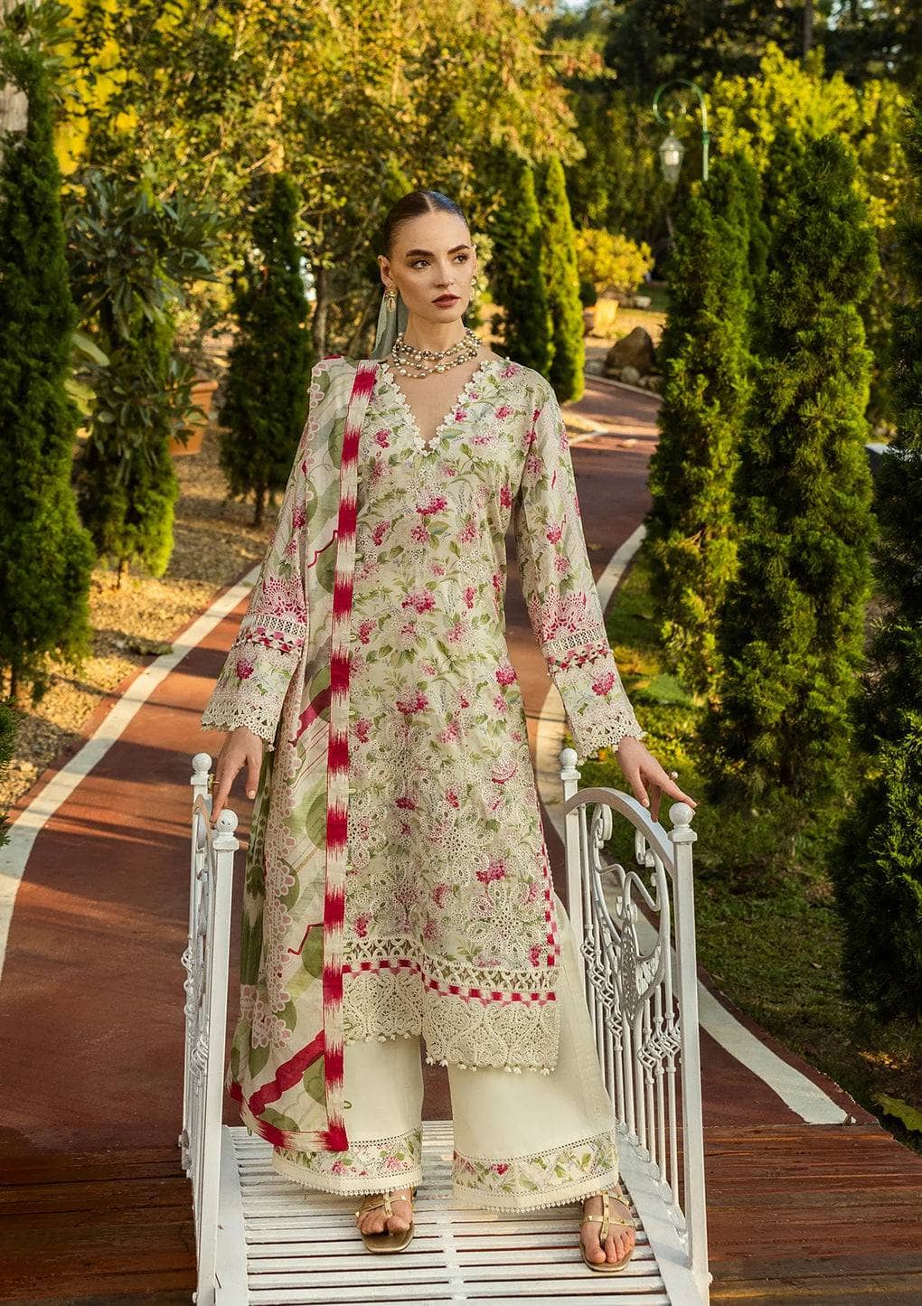 img_elaf_chikankari_awwal_boutique