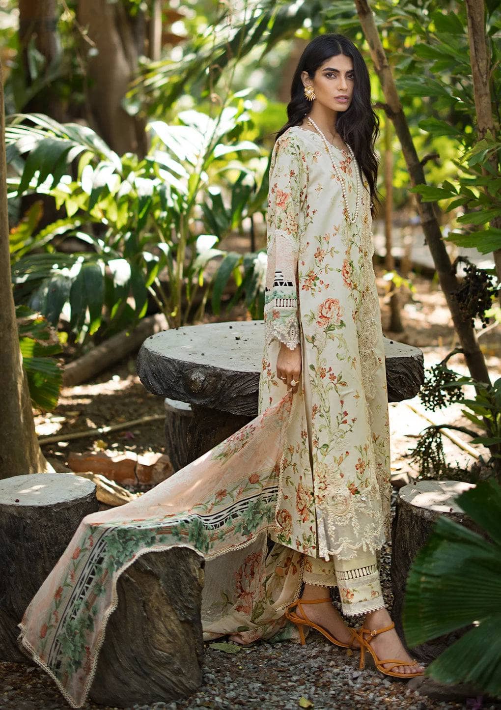 img_elaf_signature_lawn_24_awwal_boutique