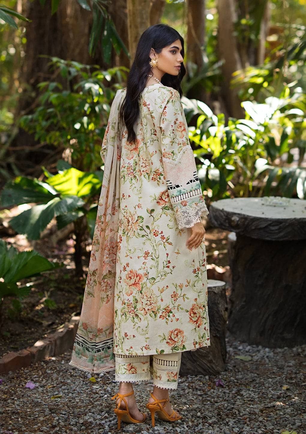 img_elaf_signature_lawn_24_awwal_boutique