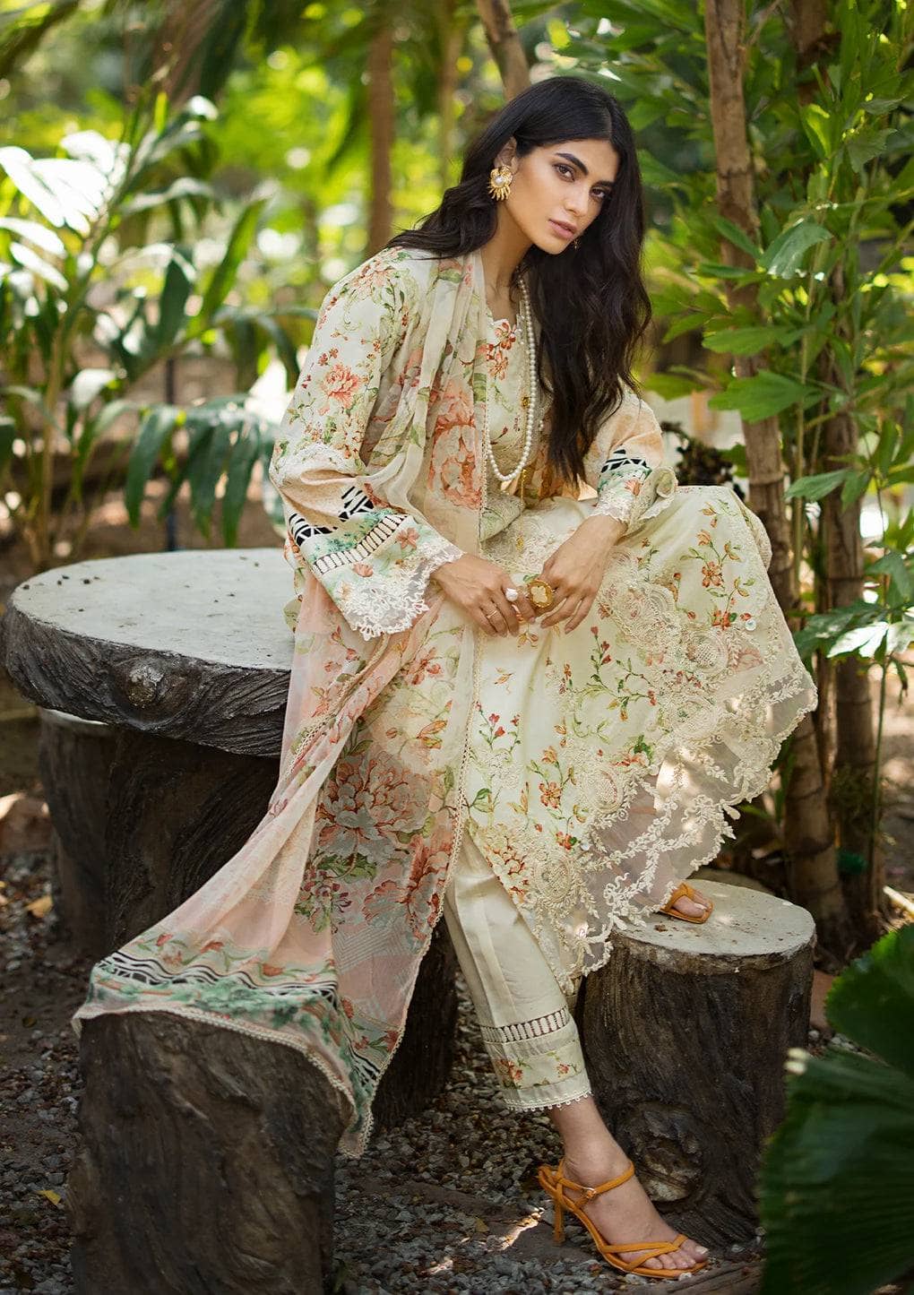 img_elaf_signature_lawn_24_awwal_boutique